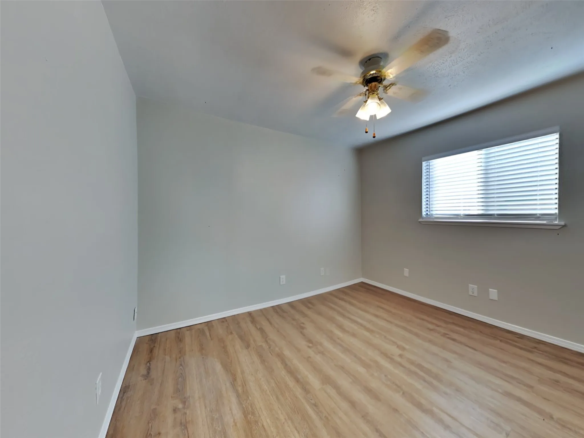 Single Family Residence For Rent in Denton County , 2112 Victoria Road, Carrollton, Texas 75007, 4 Bedroom, 2 Bathroom, 1 Garage spaces, 2,017 Sqft, built in 1979, mls#21373537, Real Estate Agent in Carrollton, Homes For Rent in Denton county, Homes For Rent in Carrollton, Realtor in Carrollton Texas, Real Estate Brokerage Independent Realty Texas, Luminita Cordes Realtor