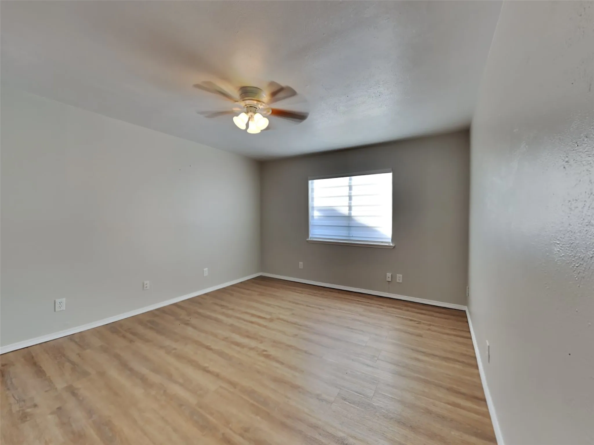Single Family Residence For Rent in Denton County , 2112 Victoria Road, Carrollton, Texas 75007, 4 Bedroom, 2 Bathroom, 1 Garage spaces, 2,017 Sqft, built in 1979, mls#21373537, Real Estate Agent in Carrollton, Homes For Rent in Denton county, Homes For Rent in Carrollton, Realtor in Carrollton Texas, Real Estate Brokerage Independent Realty Texas, Luminita Cordes Realtor