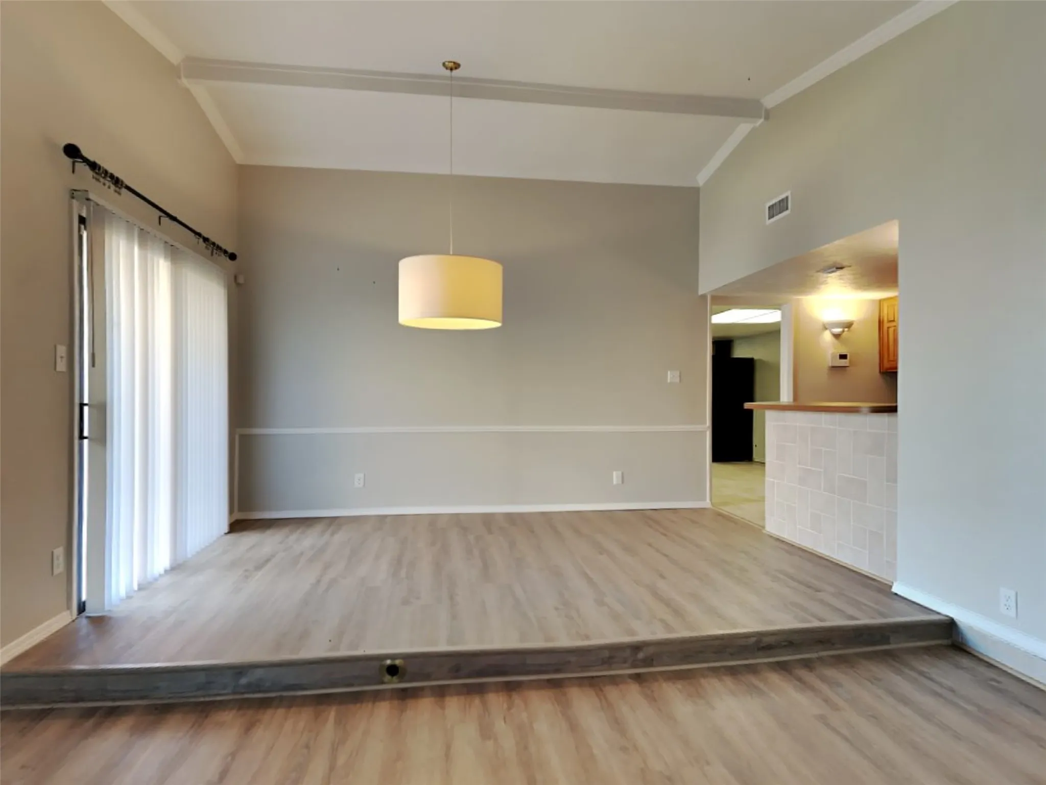 Single Family Residence For Rent in Denton County , 2112 Victoria Road, Carrollton, Texas 75007, 4 Bedroom, 2 Bathroom, 1 Garage spaces, 2,017 Sqft, built in 1979, mls#21373537, Real Estate Agent in Carrollton, Homes For Rent in Denton county, Homes For Rent in Carrollton, Realtor in Carrollton Texas, Real Estate Brokerage Independent Realty Texas, Luminita Cordes Realtor