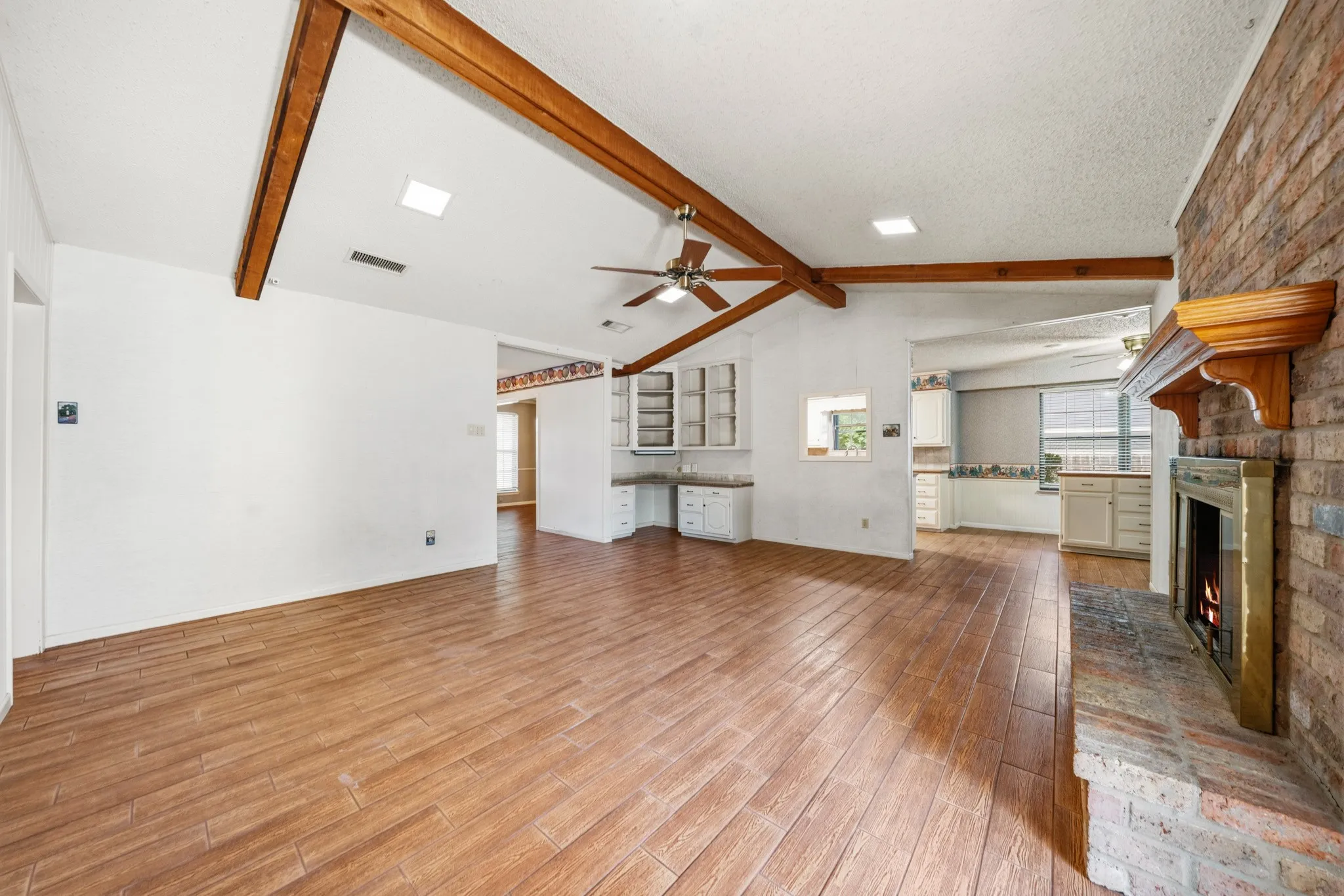 Single Family Residence For Sale in Mc Lennan County , 8565 Briargrove Drive, Woodway, Texas 76712, 3 Bedroom, 2 Bathroom, 2 Garage spaces, 1,891 Sqft, built in 1979, mls#21371585, Real Estate Agent in Woodway, Homes For Sale in Mc Lennan county, Homes For Sale in Woodway, Realtor in Woodway Texas, Real Estate Brokerage Independent Realty Texas, Luminita Cordes Realtor