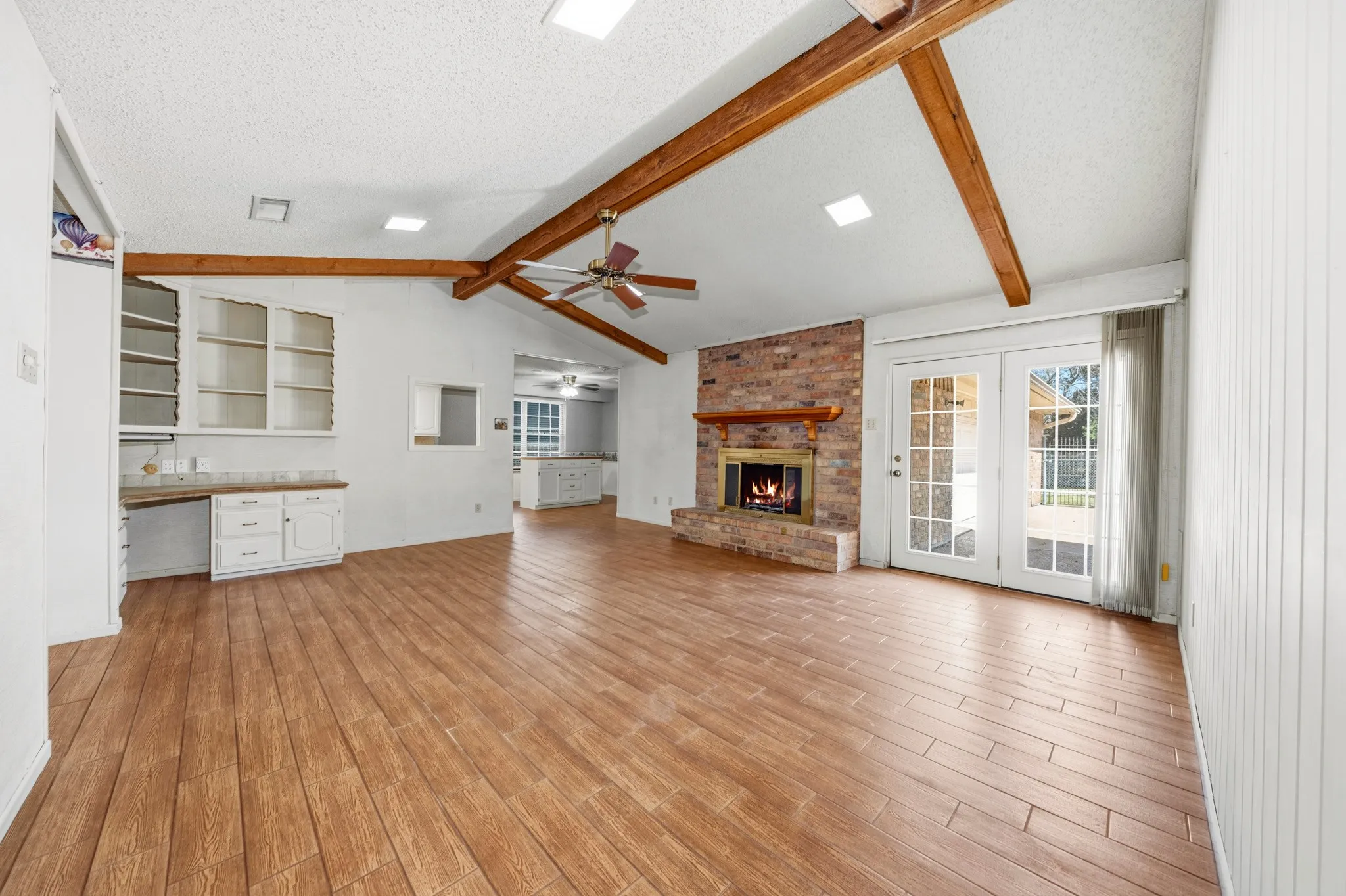 Single Family Residence For Sale in Mc Lennan County , 8565 Briargrove Drive, Woodway, Texas 76712, 3 Bedroom, 2 Bathroom, 2 Garage spaces, 1,891 Sqft, built in 1979, mls#21371585, Real Estate Agent in Woodway, Homes For Sale in Mc Lennan county, Homes For Sale in Woodway, Realtor in Woodway Texas, Real Estate Brokerage Independent Realty Texas, Luminita Cordes Realtor