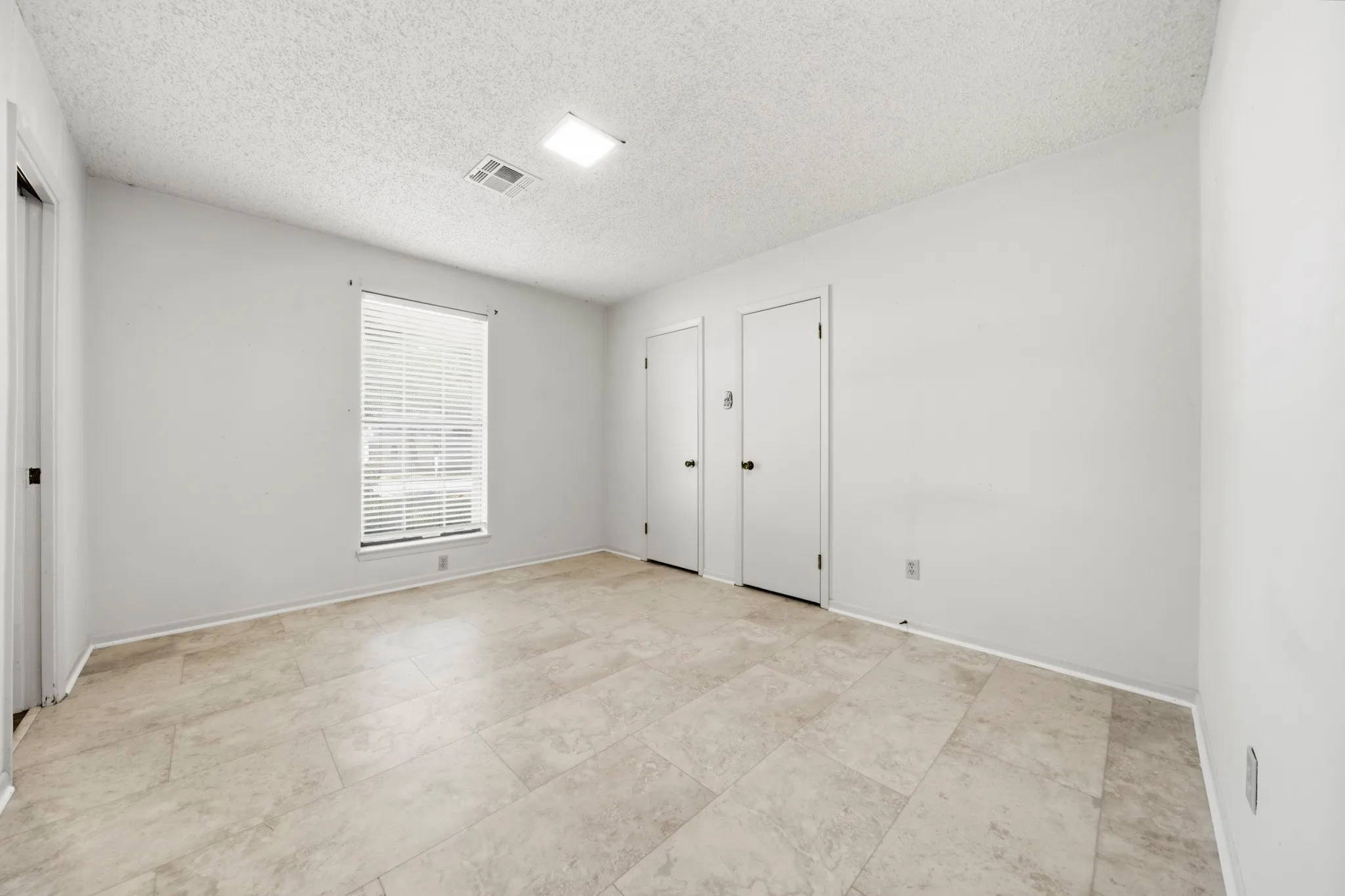 Single Family Residence For Sale in Mc Lennan County , 8565 Briargrove Drive, Woodway, Texas 76712, 3 Bedroom, 2 Bathroom, 2 Garage spaces, 1,891 Sqft, built in 1979, mls#21371585, Real Estate Agent in Woodway, Homes For Sale in Mc Lennan county, Homes For Sale in Woodway, Realtor in Woodway Texas, Real Estate Brokerage Independent Realty Texas, Luminita Cordes Realtor