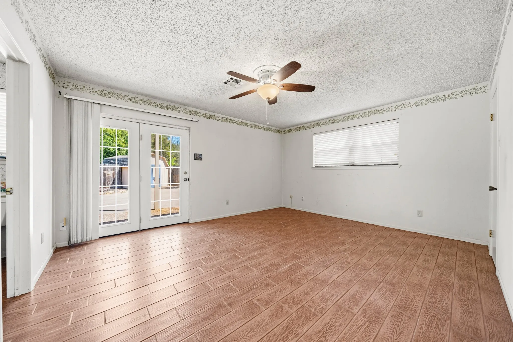 Single Family Residence For Sale in Mc Lennan County , 8565 Briargrove Drive, Woodway, Texas 76712, 3 Bedroom, 2 Bathroom, 2 Garage spaces, 1,891 Sqft, built in 1979, mls#21371585, Real Estate Agent in Woodway, Homes For Sale in Mc Lennan county, Homes For Sale in Woodway, Realtor in Woodway Texas, Real Estate Brokerage Independent Realty Texas, Luminita Cordes Realtor