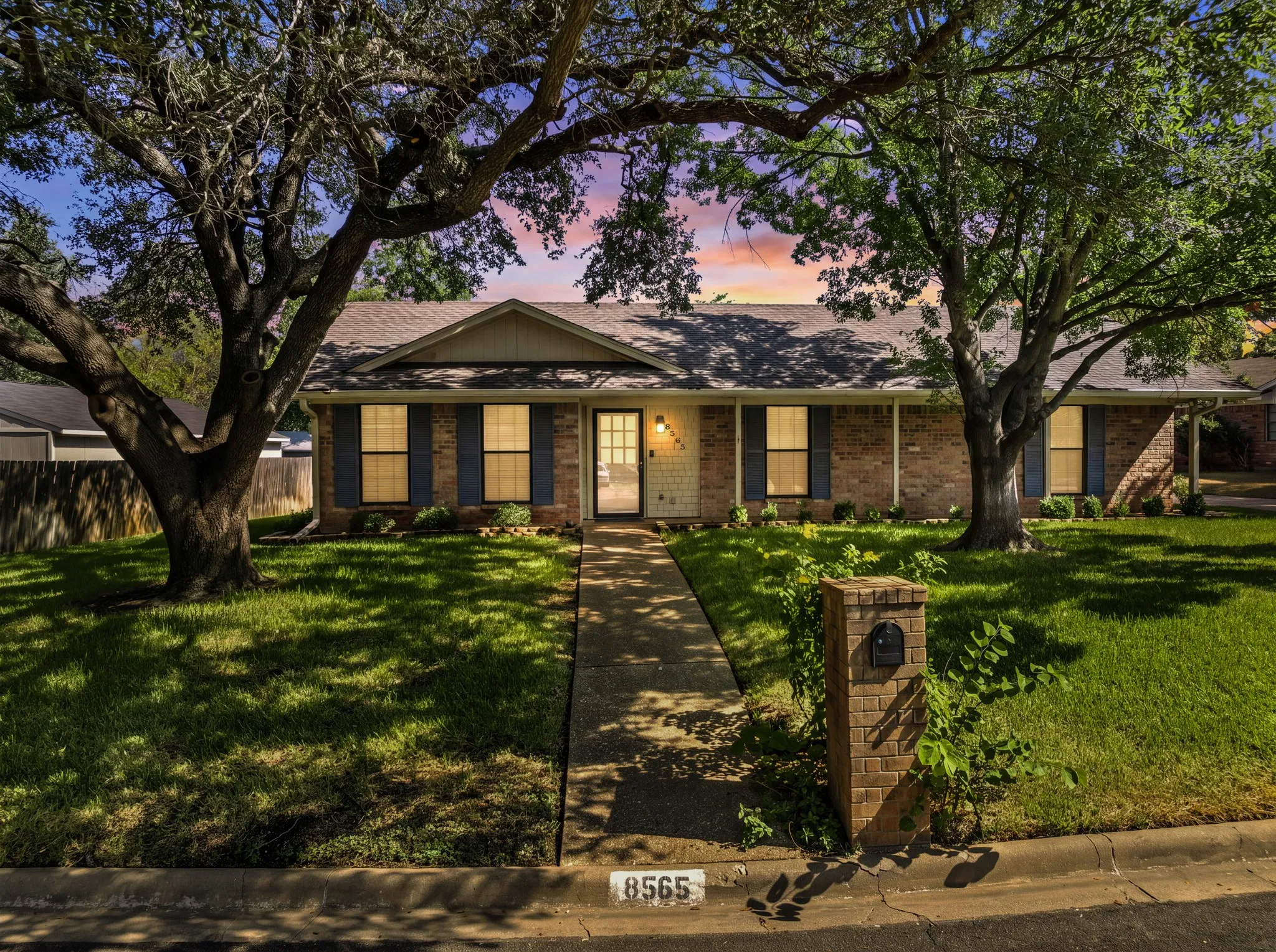 Single Family Residence For Sale in Mc Lennan County , 8565 Briargrove Drive, Woodway, Texas 76712, 3 Bedroom, 2 Bathroom, 2 Garage spaces, 1,891 Sqft, built in 1979, mls#21371585, Real Estate Agent in Woodway, Homes For Sale in Mc Lennan county, Homes For Sale in Woodway, Realtor in Woodway Texas, Real Estate Brokerage Independent Realty Texas, Luminita Cordes Realtor