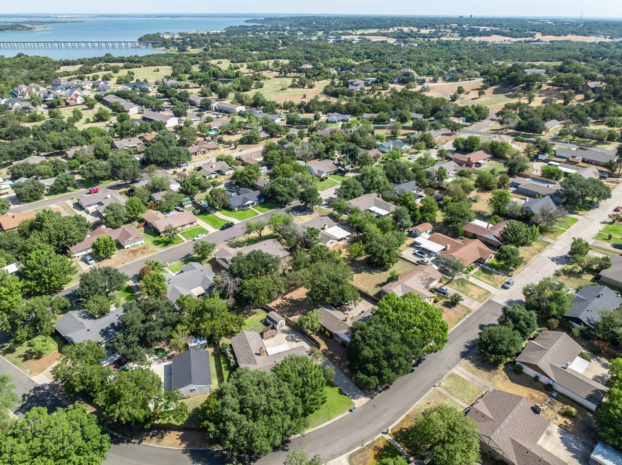 Single Family Residence For Sale in Mc Lennan County , 8565 Briargrove Drive, Woodway, Texas 76712, 3 Bedroom, 2 Bathroom, 2 Garage spaces, 1,891 Sqft, built in 1979, mls#21371585, Real Estate Agent in Woodway, Homes For Sale in Mc Lennan county, Homes For Sale in Woodway, Realtor in Woodway Texas, Real Estate Brokerage Independent Realty Texas, Luminita Cordes Realtor