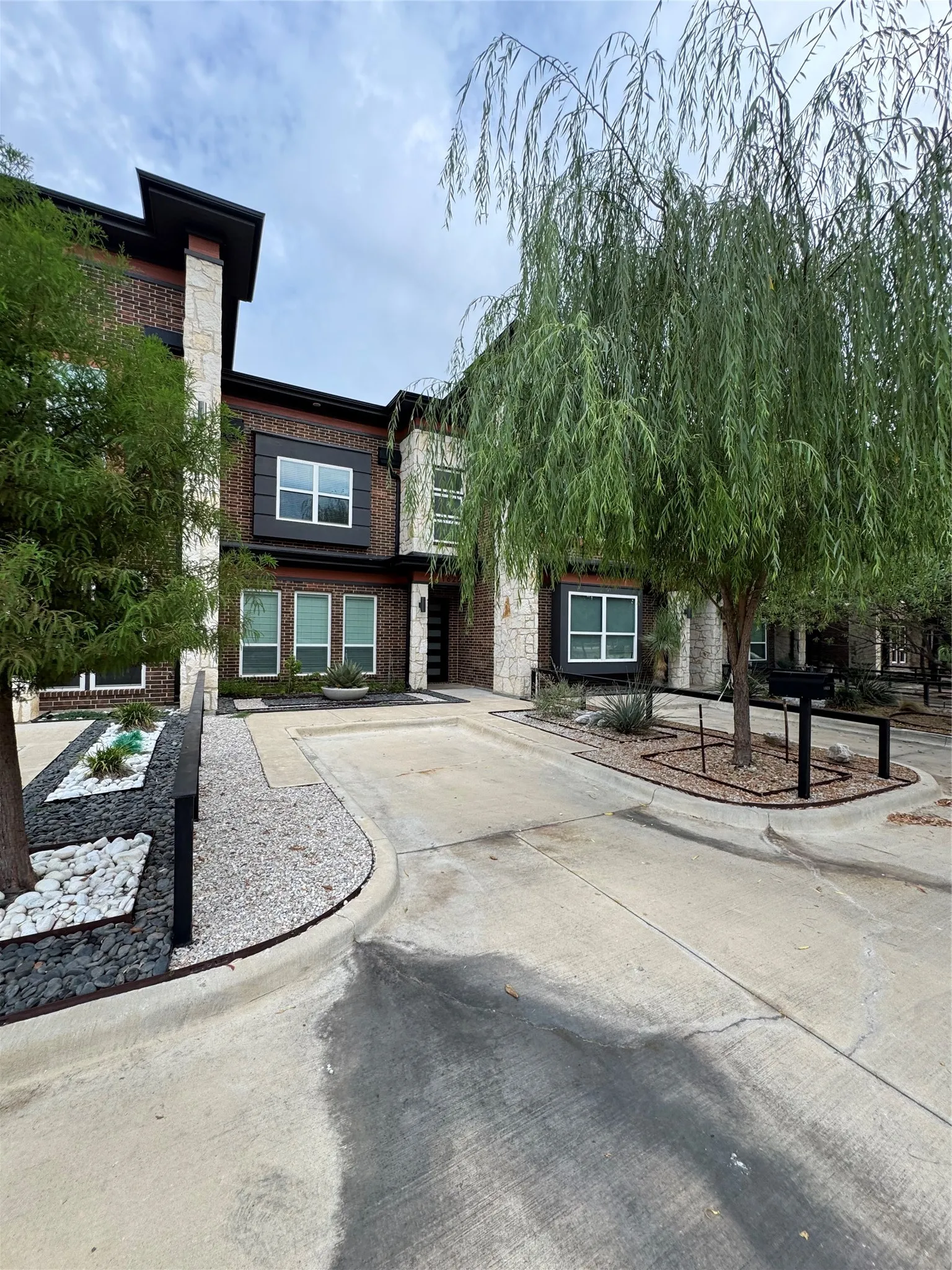 Townhouse For Rent in Ellis County , 1625 Cleaver Street, Waxahachie, Texas 75165, 3 Bedroom, 3 Bathroom, 1 Garage spaces, 1,610 Sqft, built in 2023, mls#21373544, Real Estate Agent in Waxahachie, Homes For Rent in Ellis county, Homes For Rent in Waxahachie, Realtor in Waxahachie Texas, Real Estate Brokerage Independent Realty Texas, Luminita Cordes Realtor