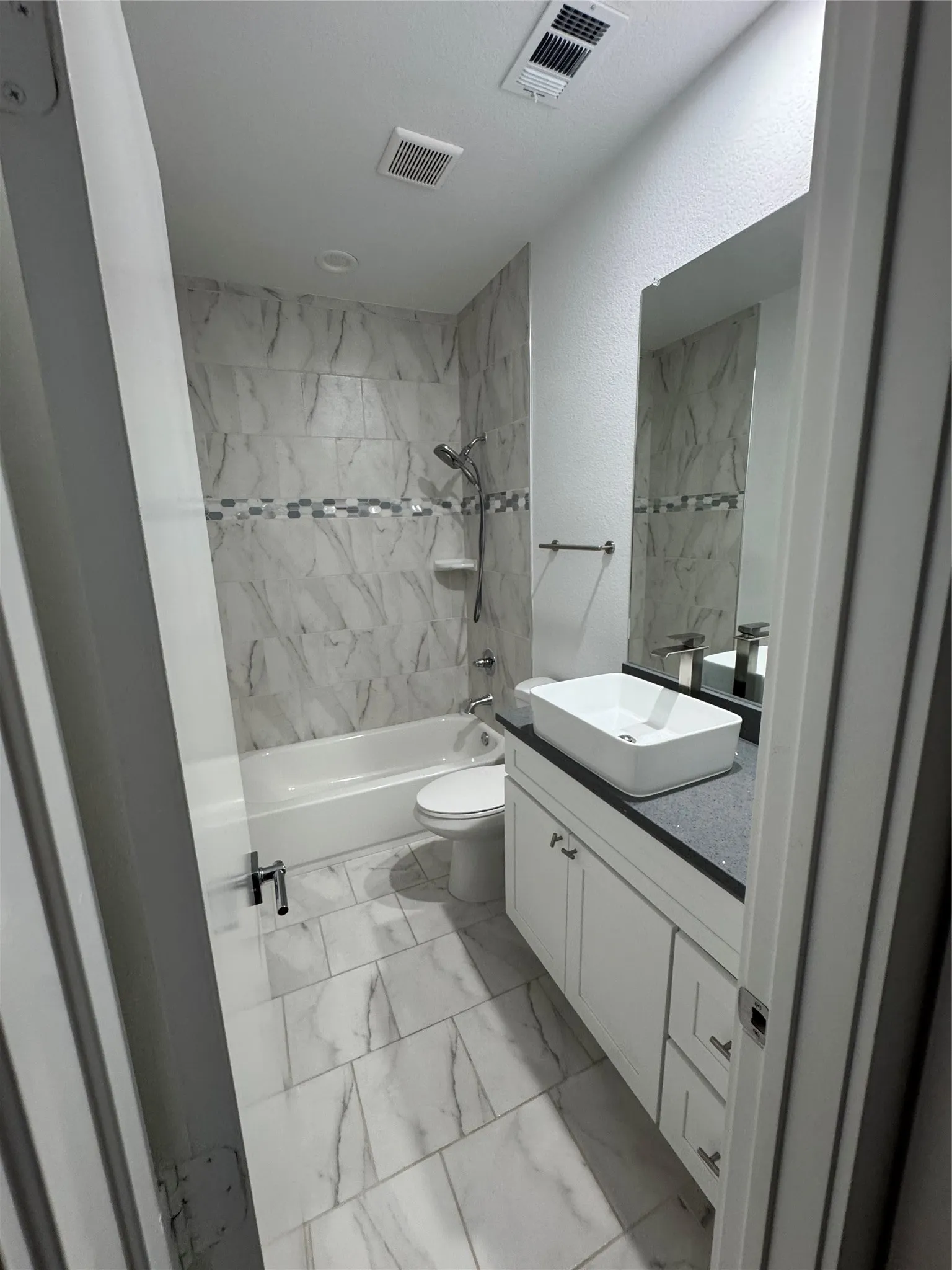 Townhouse For Rent in Ellis County , 1625 Cleaver Street, Waxahachie, Texas 75165, 3 Bedroom, 3 Bathroom, 1 Garage spaces, 1,610 Sqft, built in 2023, mls#21373544, Real Estate Agent in Waxahachie, Homes For Rent in Ellis county, Homes For Rent in Waxahachie, Realtor in Waxahachie Texas, Real Estate Brokerage Independent Realty Texas, Luminita Cordes Realtor