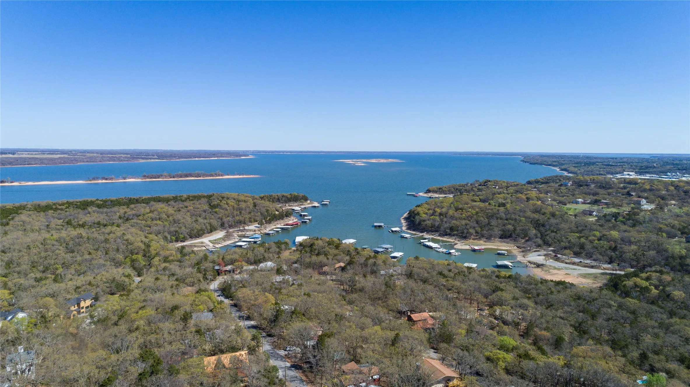 Single Family Residence For Sale in Grayson County , 251 Queens Drive, Pottsboro, Texas 75076, 4 Bedroom, 4 Bathroom, Garage spaces, 2,258 Sqft, built in 1973, mls#21343984, Real Estate Agent in Pottsboro, Homes For Sale in Grayson county, Homes For Sale in Pottsboro, Realtor in Pottsboro Texas, Real Estate Brokerage Independent Realty Texas, Luminita Cordes Realtor
