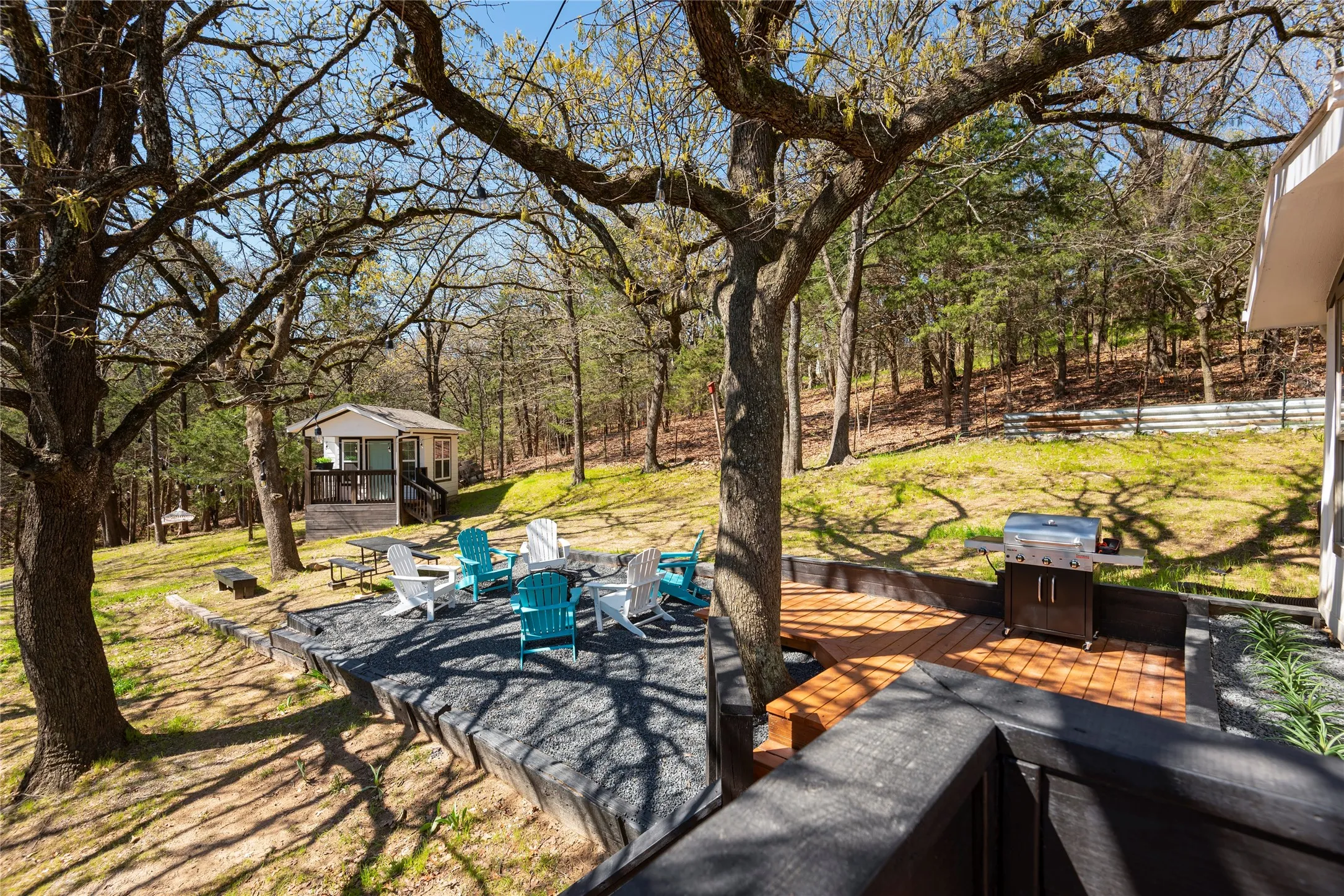 Single Family Residence For Sale in Grayson County , 251 Queens Drive, Pottsboro, Texas 75076, 4 Bedroom, 4 Bathroom, Garage spaces, 2,258 Sqft, built in 1973, mls#21343984, Real Estate Agent in Pottsboro, Homes For Sale in Grayson county, Homes For Sale in Pottsboro, Realtor in Pottsboro Texas, Real Estate Brokerage Independent Realty Texas, Luminita Cordes Realtor