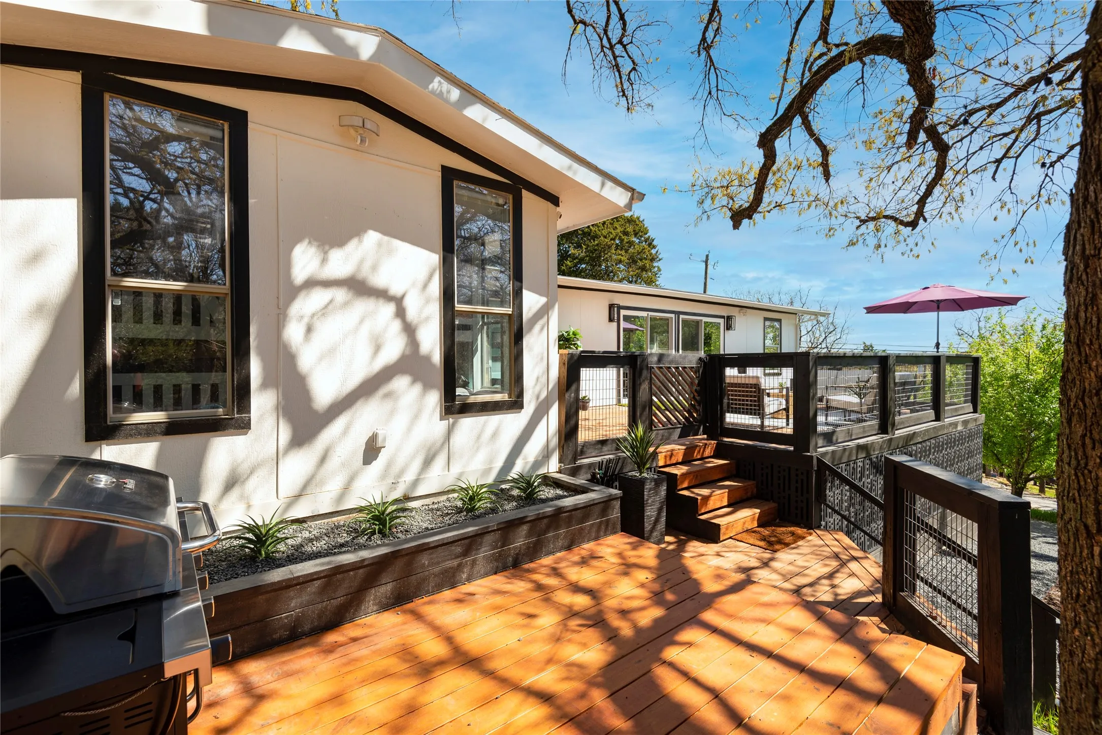 Single Family Residence For Sale in Grayson County , 251 Queens Drive, Pottsboro, Texas 75076, 4 Bedroom, 4 Bathroom, Garage spaces, 2,258 Sqft, built in 1973, mls#21343984, Real Estate Agent in Pottsboro, Homes For Sale in Grayson county, Homes For Sale in Pottsboro, Realtor in Pottsboro Texas, Real Estate Brokerage Independent Realty Texas, Luminita Cordes Realtor