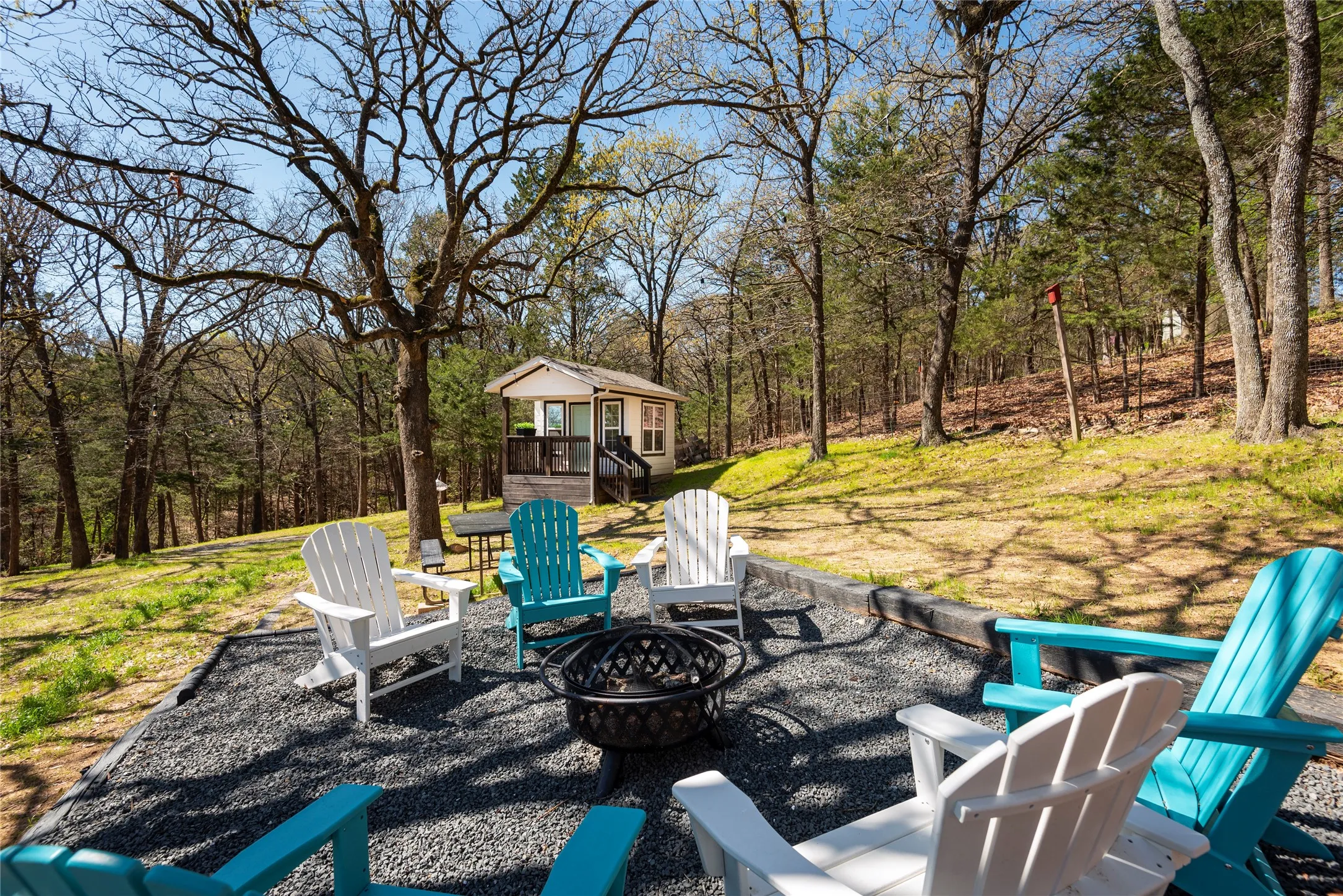 Single Family Residence For Sale in Grayson County , 251 Queens Drive, Pottsboro, Texas 75076, 4 Bedroom, 4 Bathroom, Garage spaces, 2,258 Sqft, built in 1973, mls#21343984, Real Estate Agent in Pottsboro, Homes For Sale in Grayson county, Homes For Sale in Pottsboro, Realtor in Pottsboro Texas, Real Estate Brokerage Independent Realty Texas, Luminita Cordes Realtor