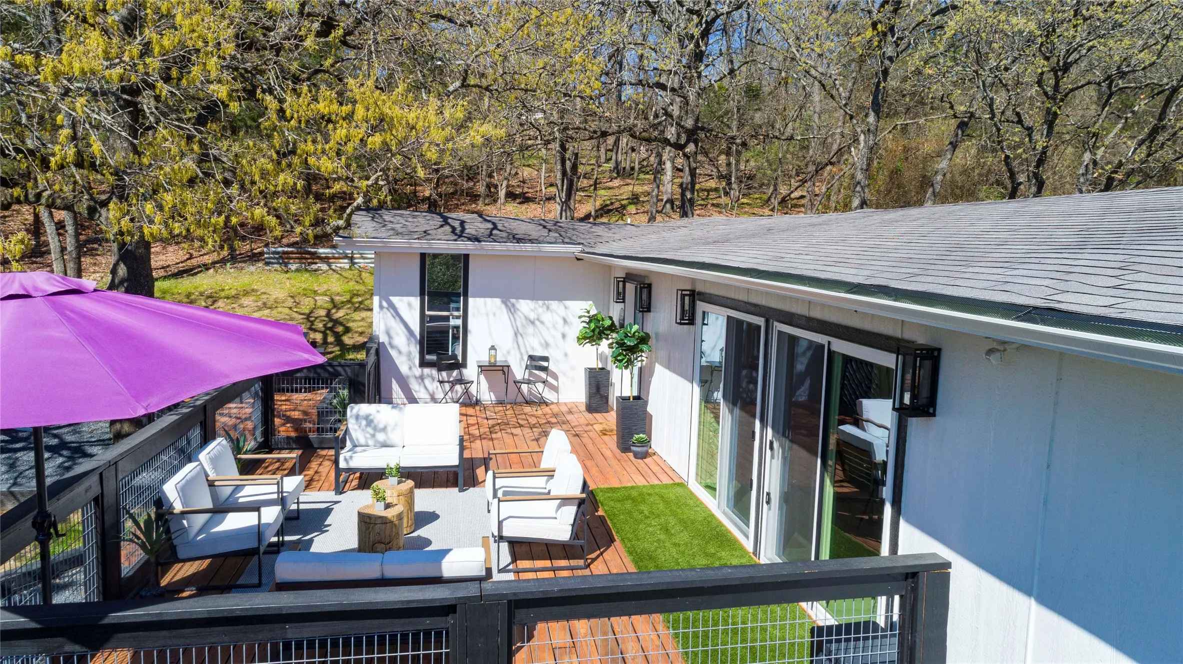 Single Family Residence For Sale in Grayson County , 251 Queens Drive, Pottsboro, Texas 75076, 4 Bedroom, 4 Bathroom, Garage spaces, 2,258 Sqft, built in 1973, mls#21343984, Real Estate Agent in Pottsboro, Homes For Sale in Grayson county, Homes For Sale in Pottsboro, Realtor in Pottsboro Texas, Real Estate Brokerage Independent Realty Texas, Luminita Cordes Realtor