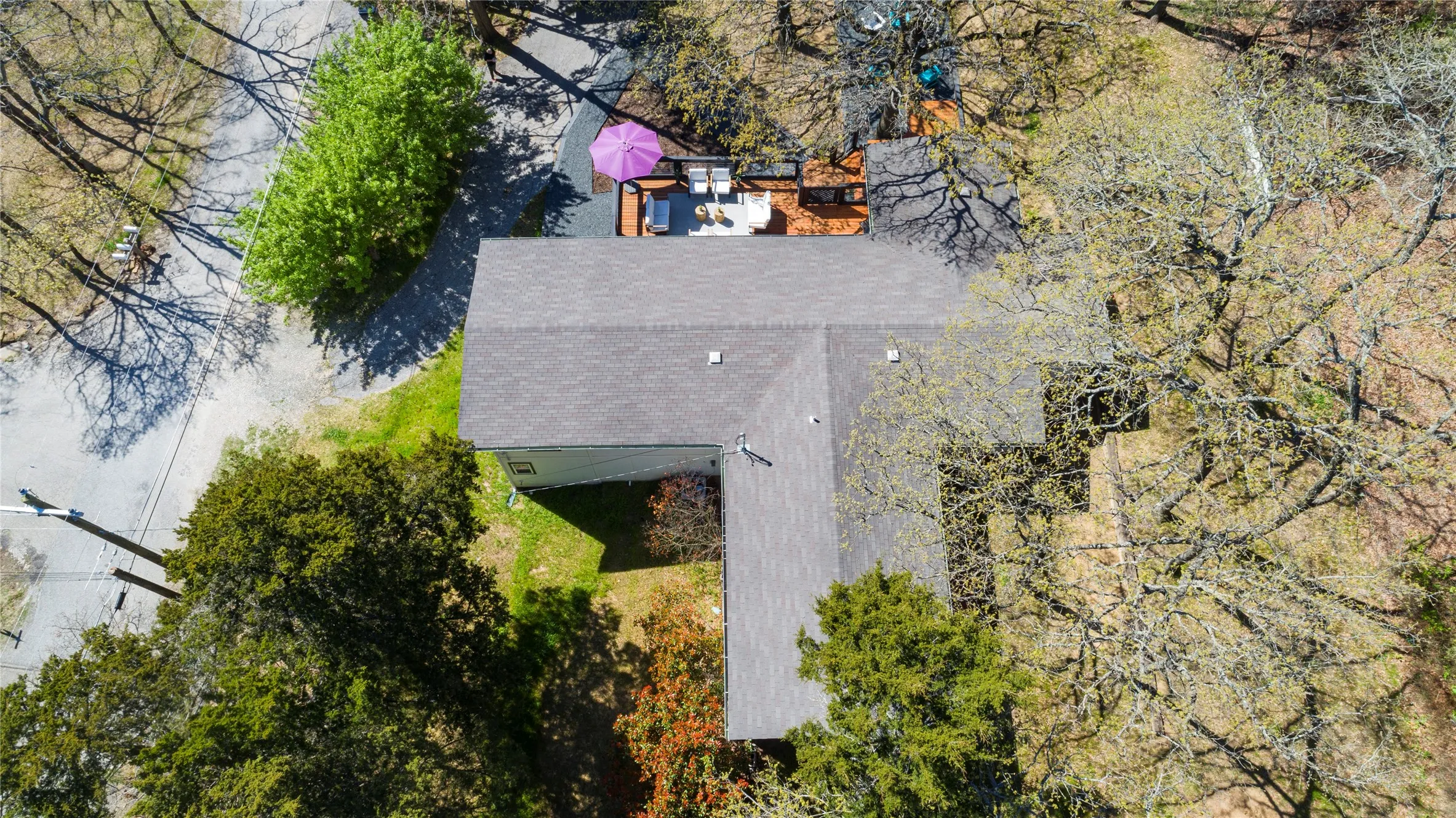 Single Family Residence For Sale in Grayson County , 251 Queens Drive, Pottsboro, Texas 75076, 4 Bedroom, 4 Bathroom, Garage spaces, 2,258 Sqft, built in 1973, mls#21343984, Real Estate Agent in Pottsboro, Homes For Sale in Grayson county, Homes For Sale in Pottsboro, Realtor in Pottsboro Texas, Real Estate Brokerage Independent Realty Texas, Luminita Cordes Realtor