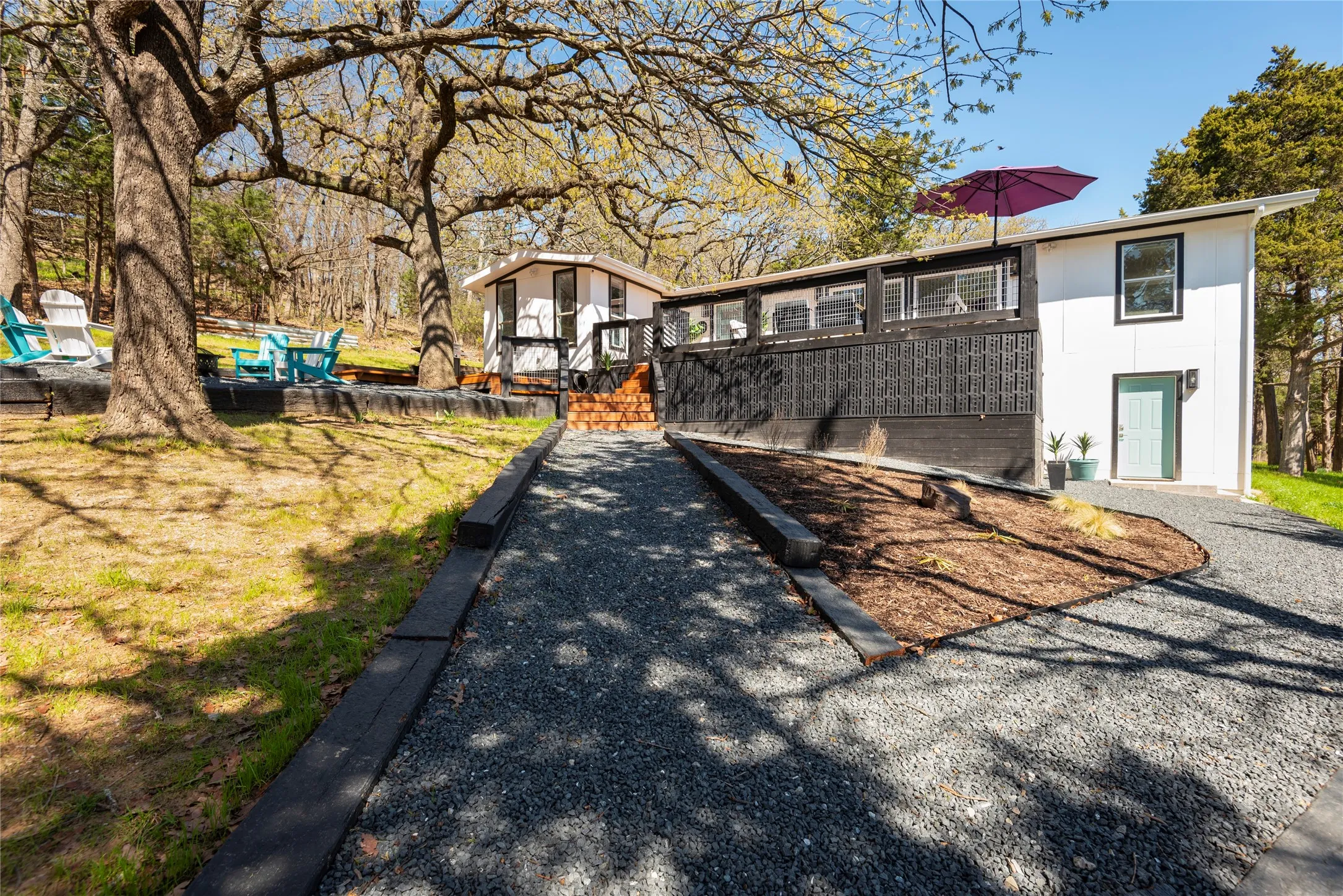Single Family Residence For Sale in Grayson County , 251 Queens Drive, Pottsboro, Texas 75076, 4 Bedroom, 4 Bathroom, Garage spaces, 2,258 Sqft, built in 1973, mls#21343984, Real Estate Agent in Pottsboro, Homes For Sale in Grayson county, Homes For Sale in Pottsboro, Realtor in Pottsboro Texas, Real Estate Brokerage Independent Realty Texas, Luminita Cordes Realtor