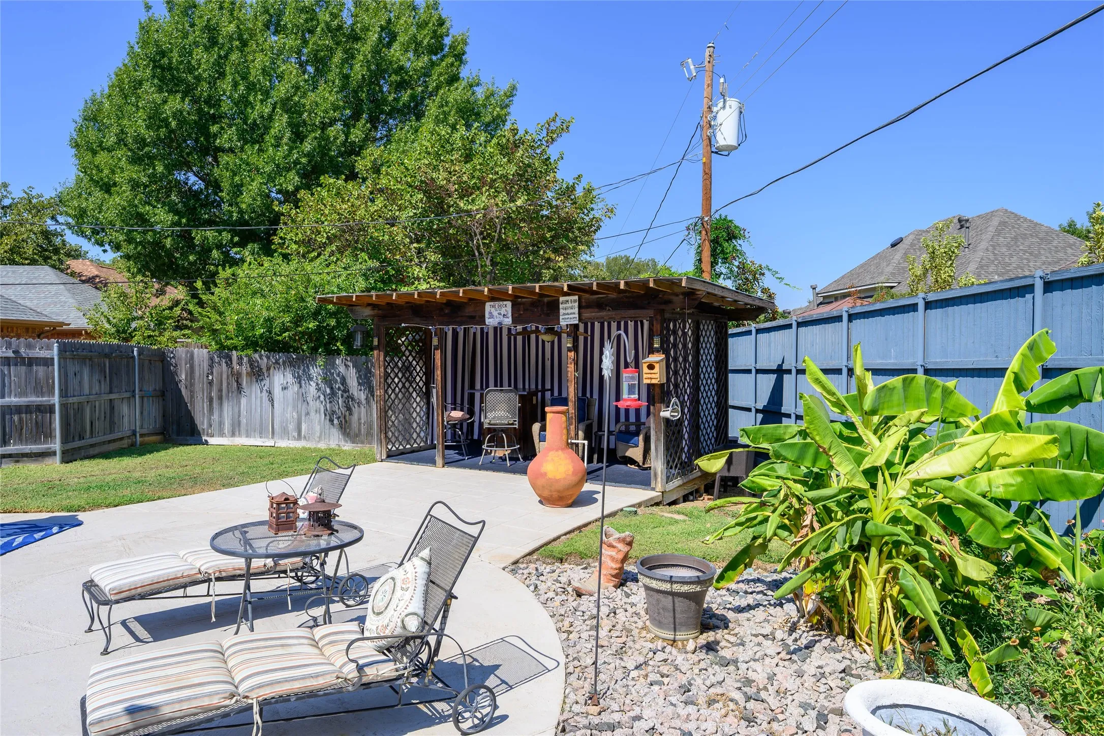 Single Family Residence For Sale in Tarrant County , 2906 River Crest Street, Grapevine, Texas 76051, 3 Bedroom, 2 Bathroom, 2 Garage spaces, 2,347 Sqft, built in 1985, mls#21373337, Real Estate Agent in Grapevine, Homes For Sale in Tarrant county, Homes For Sale in Grapevine, Realtor in Grapevine Texas, Real Estate Brokerage Independent Realty Texas, Luminita Cordes Realtor