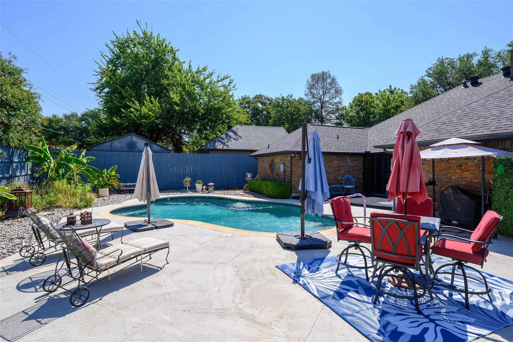 Single Family Residence For Sale in Tarrant County , 2906 River Crest Street, Grapevine, Texas 76051, 3 Bedroom, 2 Bathroom, 2 Garage spaces, 2,347 Sqft, built in 1985, mls#21373337, Real Estate Agent in Grapevine, Homes For Sale in Tarrant county, Homes For Sale in Grapevine, Realtor in Grapevine Texas, Real Estate Brokerage Independent Realty Texas, Luminita Cordes Realtor