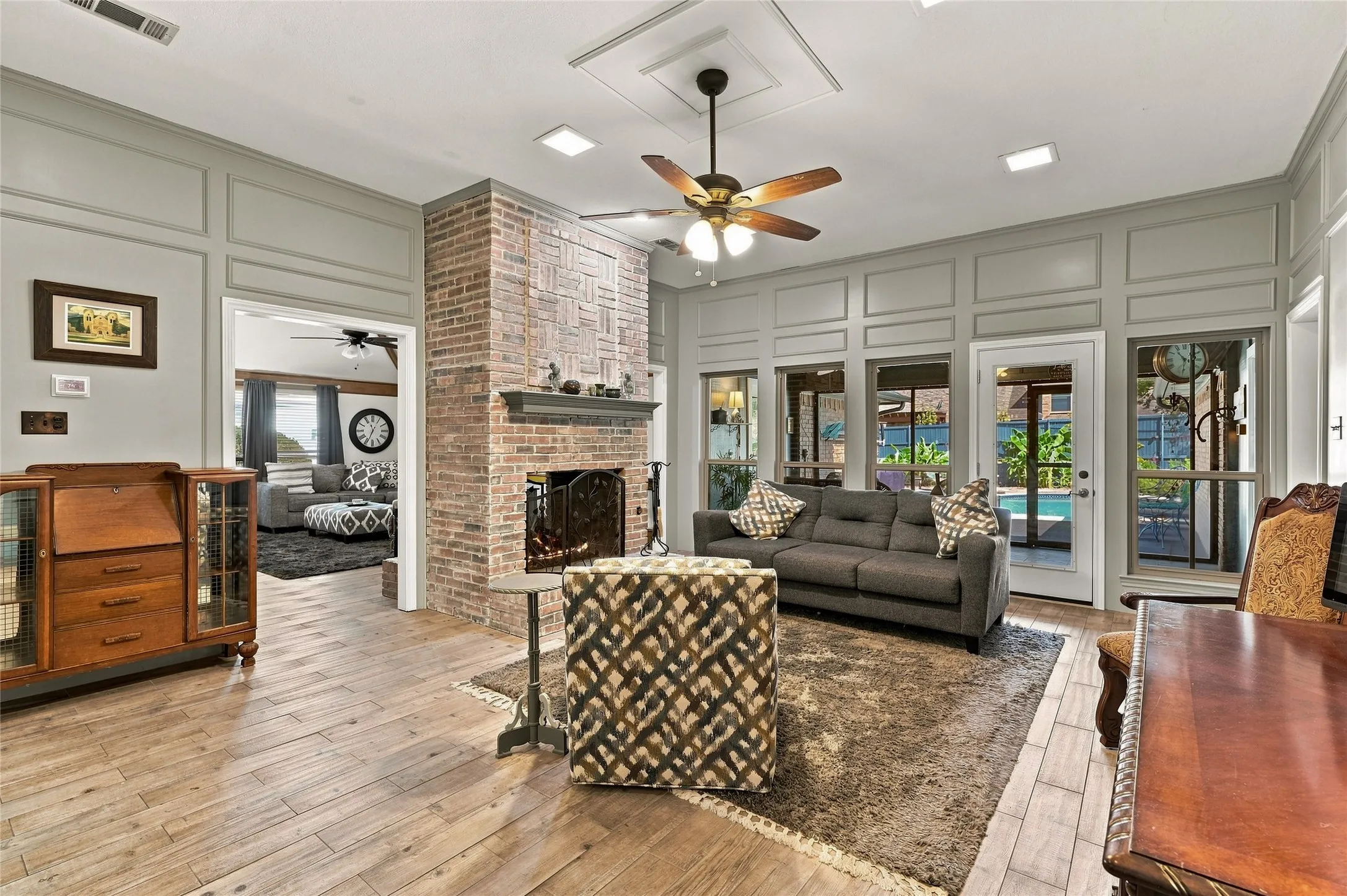 Single Family Residence For Sale in Tarrant County , 2906 River Crest Street, Grapevine, Texas 76051, 3 Bedroom, 2 Bathroom, 2 Garage spaces, 2,347 Sqft, built in 1985, mls#21373337, Real Estate Agent in Grapevine, Homes For Sale in Tarrant county, Homes For Sale in Grapevine, Realtor in Grapevine Texas, Real Estate Brokerage Independent Realty Texas, Luminita Cordes Realtor