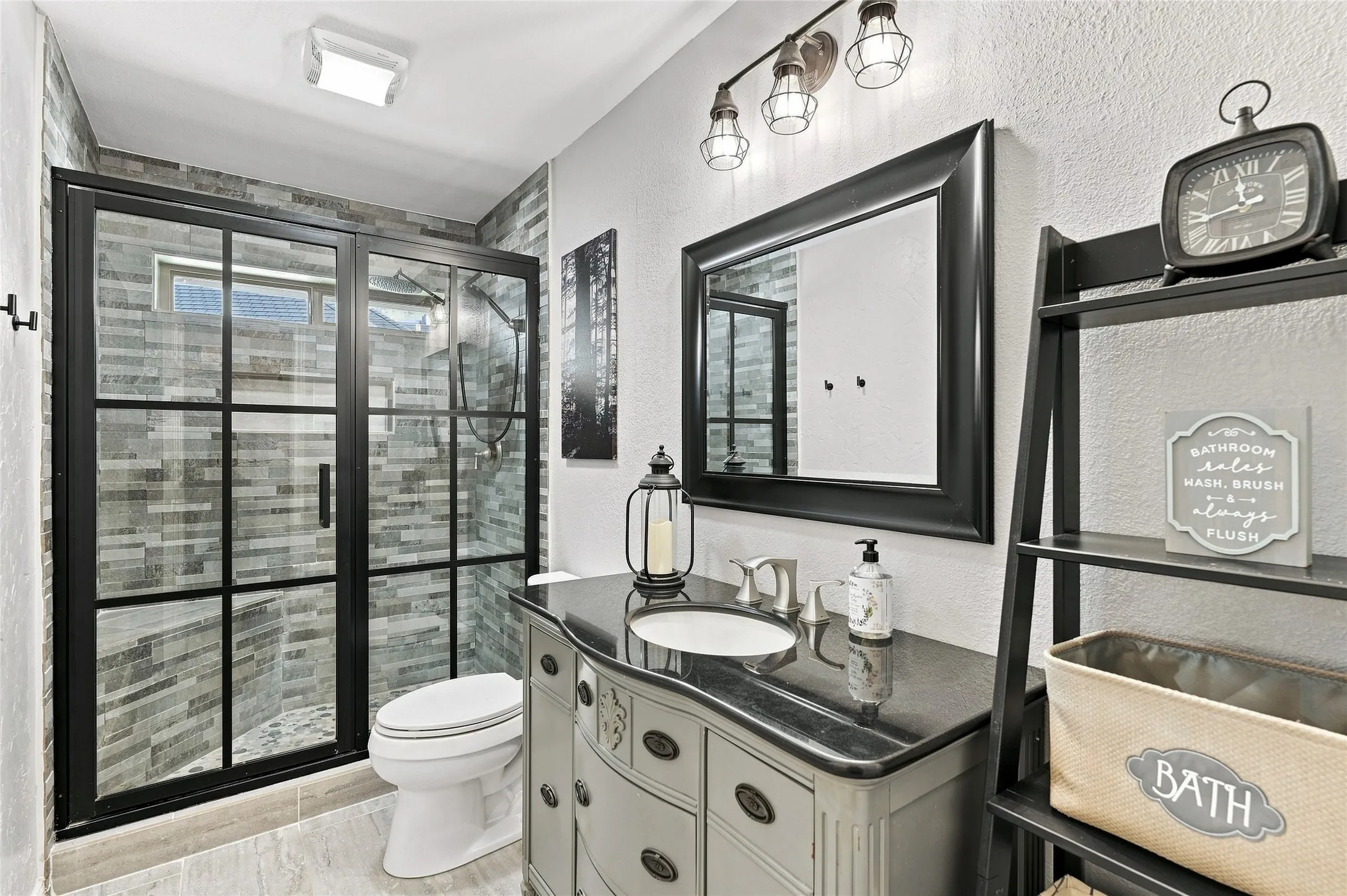 Single Family Residence For Sale in Tarrant County , 2906 River Crest Street, Grapevine, Texas 76051, 3 Bedroom, 2 Bathroom, 2 Garage spaces, 2,347 Sqft, built in 1985, mls#21373337, Real Estate Agent in Grapevine, Homes For Sale in Tarrant county, Homes For Sale in Grapevine, Realtor in Grapevine Texas, Real Estate Brokerage Independent Realty Texas, Luminita Cordes Realtor