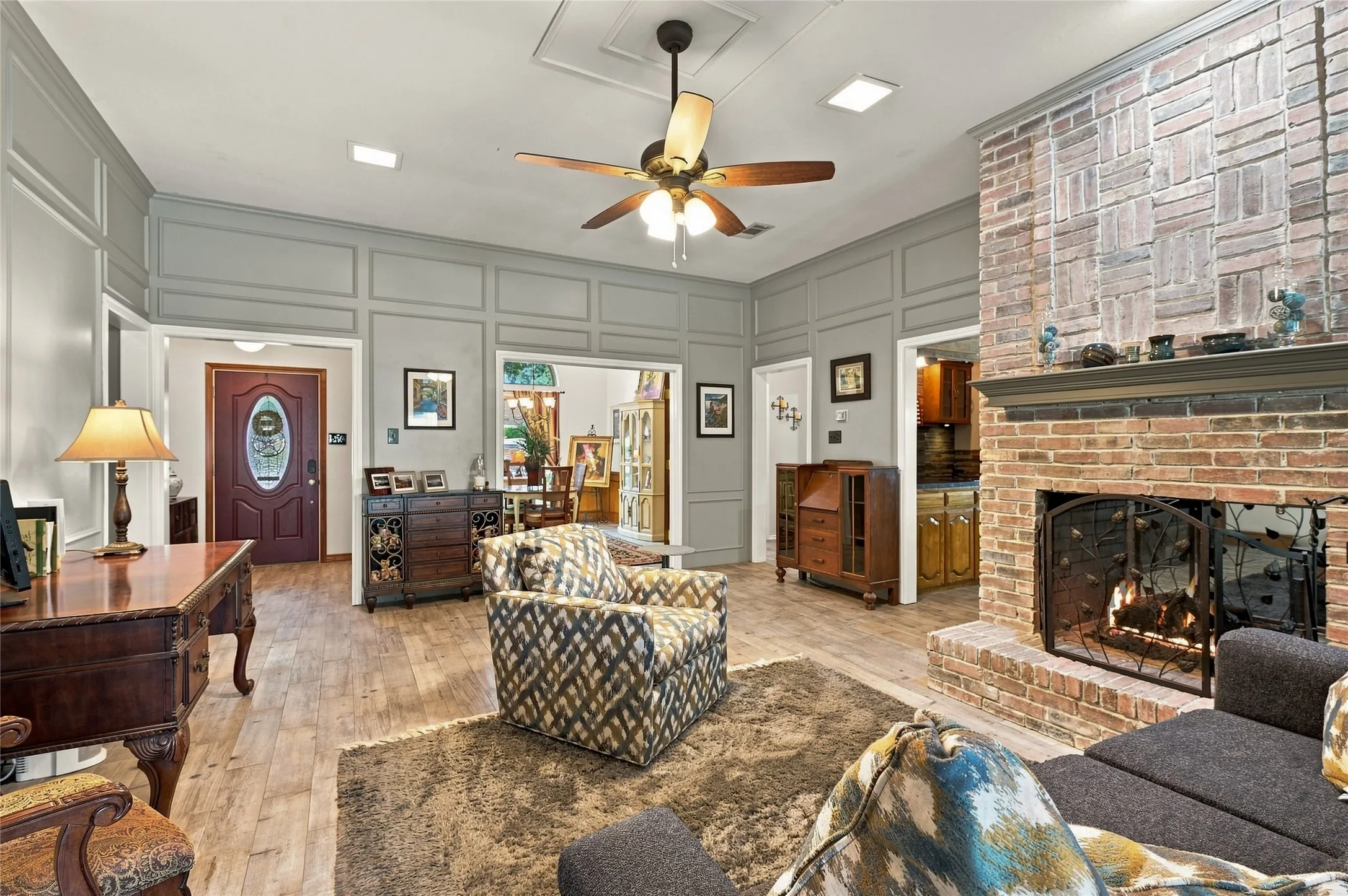 Single Family Residence For Sale in Tarrant County , 2906 River Crest Street, Grapevine, Texas 76051, 3 Bedroom, 2 Bathroom, 2 Garage spaces, 2,347 Sqft, built in 1985, mls#21373337, Real Estate Agent in Grapevine, Homes For Sale in Tarrant county, Homes For Sale in Grapevine, Realtor in Grapevine Texas, Real Estate Brokerage Independent Realty Texas, Luminita Cordes Realtor
