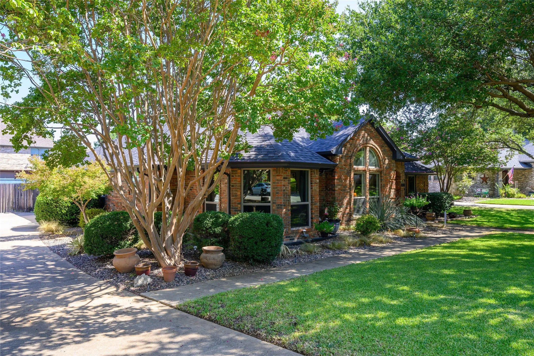 Single Family Residence For Sale in Tarrant County , 2906 River Crest Street, Grapevine, Texas 76051, 3 Bedroom, 2 Bathroom, 2 Garage spaces, 2,347 Sqft, built in 1985, mls#21373337, Real Estate Agent in Grapevine, Homes For Sale in Tarrant county, Homes For Sale in Grapevine, Realtor in Grapevine Texas, Real Estate Brokerage Independent Realty Texas, Luminita Cordes Realtor