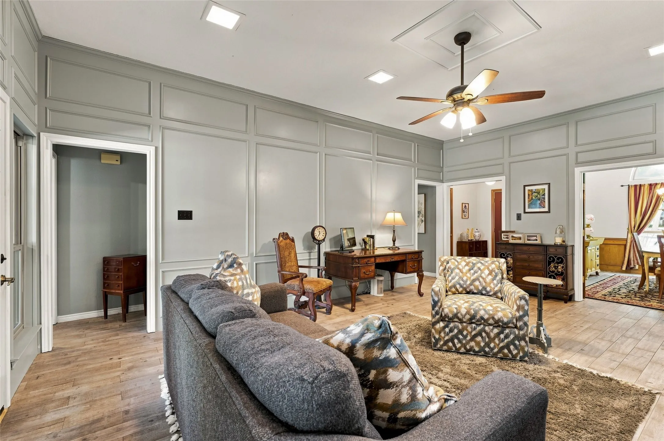 Single Family Residence For Sale in Tarrant County , 2906 River Crest Street, Grapevine, Texas 76051, 3 Bedroom, 2 Bathroom, 2 Garage spaces, 2,347 Sqft, built in 1985, mls#21373337, Real Estate Agent in Grapevine, Homes For Sale in Tarrant county, Homes For Sale in Grapevine, Realtor in Grapevine Texas, Real Estate Brokerage Independent Realty Texas, Luminita Cordes Realtor