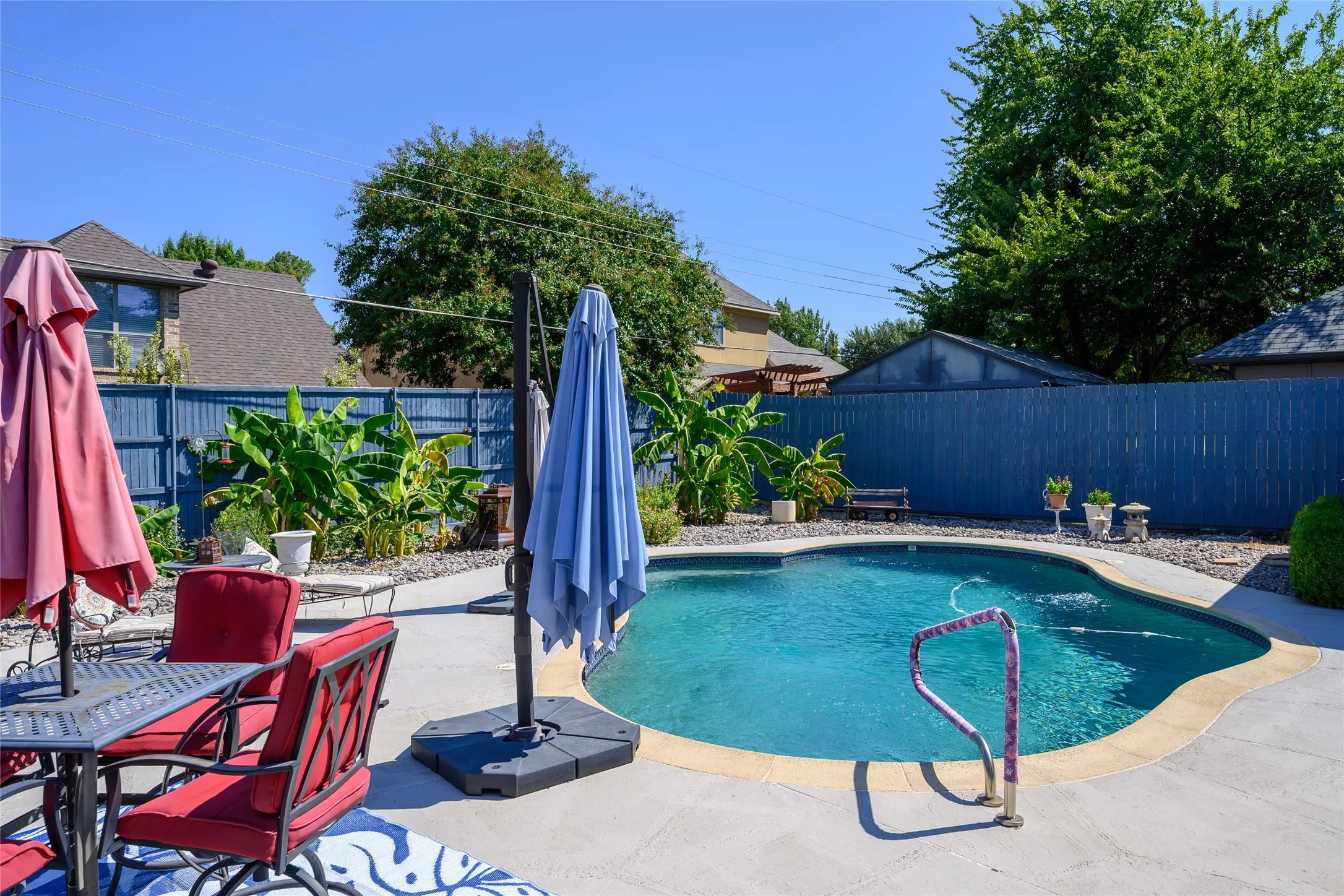 Single Family Residence For Sale in Tarrant County , 2906 River Crest Street, Grapevine, Texas 76051, 3 Bedroom, 2 Bathroom, 2 Garage spaces, 2,347 Sqft, built in 1985, mls#21373337, Real Estate Agent in Grapevine, Homes For Sale in Tarrant county, Homes For Sale in Grapevine, Realtor in Grapevine Texas, Real Estate Brokerage Independent Realty Texas, Luminita Cordes Realtor