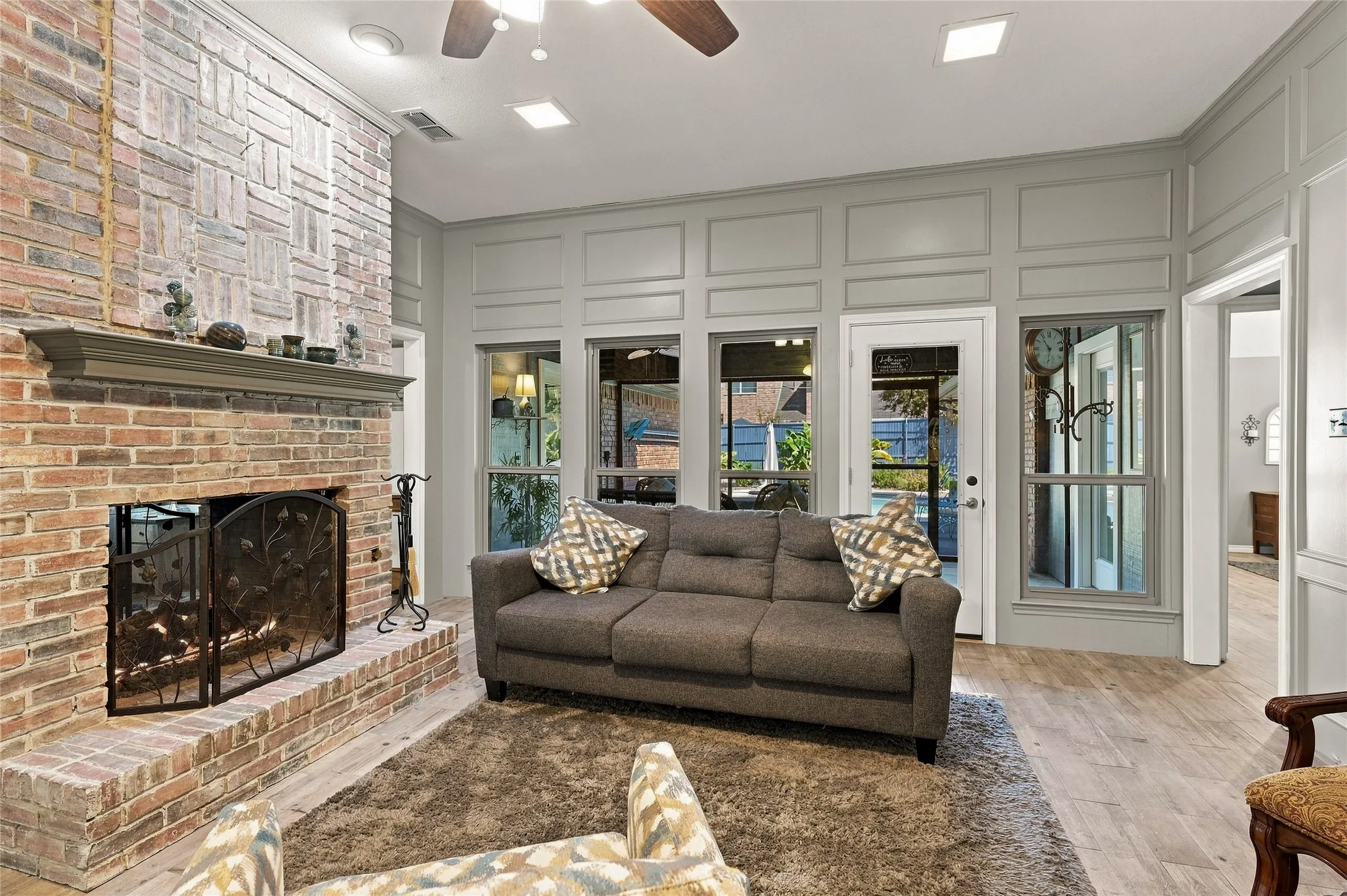Single Family Residence For Sale in Tarrant County , 2906 River Crest Street, Grapevine, Texas 76051, 3 Bedroom, 2 Bathroom, 2 Garage spaces, 2,347 Sqft, built in 1985, mls#21373337, Real Estate Agent in Grapevine, Homes For Sale in Tarrant county, Homes For Sale in Grapevine, Realtor in Grapevine Texas, Real Estate Brokerage Independent Realty Texas, Luminita Cordes Realtor