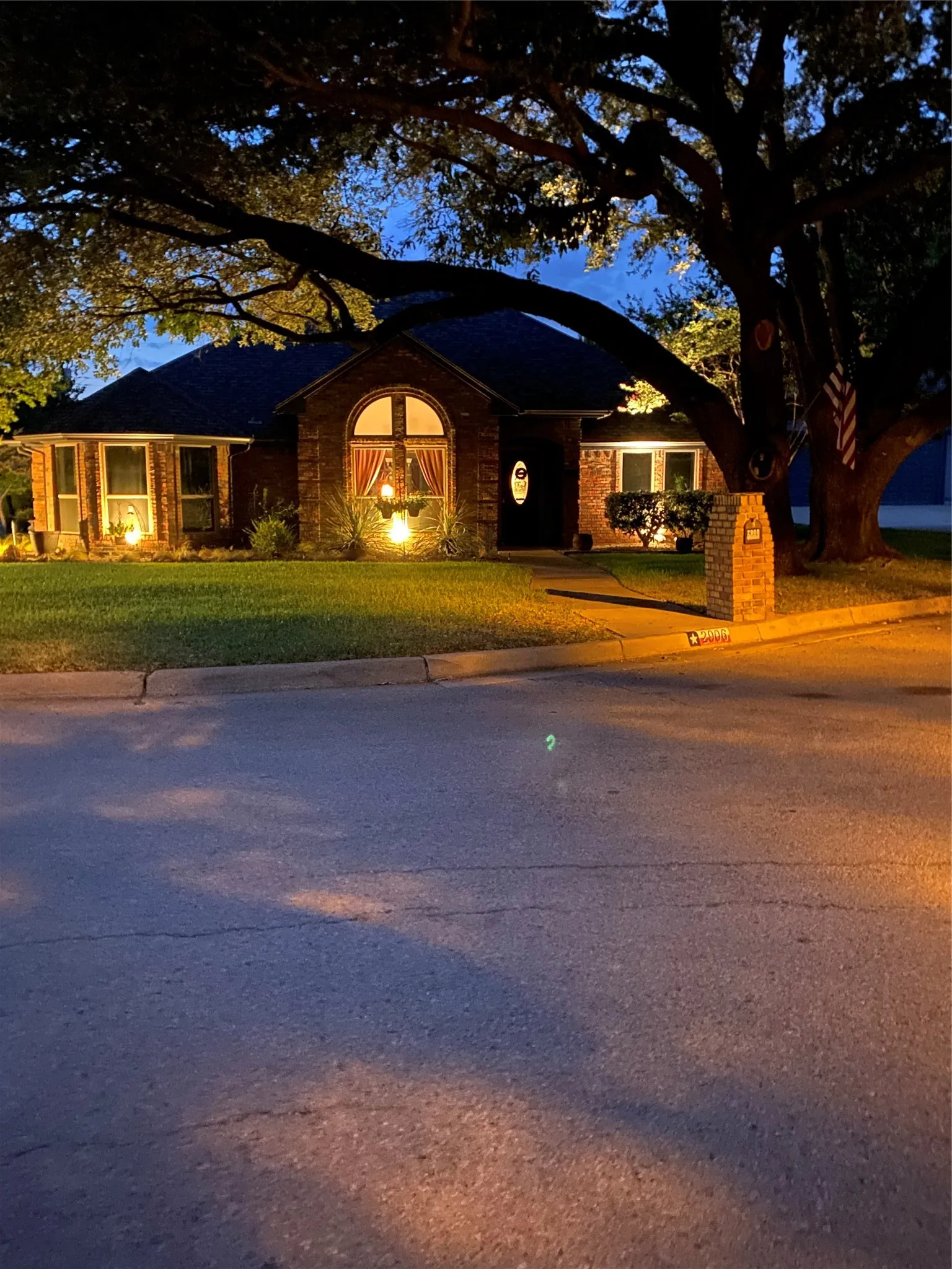 Single Family Residence For Sale in Tarrant County , 2906 River Crest Street, Grapevine, Texas 76051, 3 Bedroom, 2 Bathroom, 2 Garage spaces, 2,347 Sqft, built in 1985, mls#21373337, Real Estate Agent in Grapevine, Homes For Sale in Tarrant county, Homes For Sale in Grapevine, Realtor in Grapevine Texas, Real Estate Brokerage Independent Realty Texas, Luminita Cordes Realtor