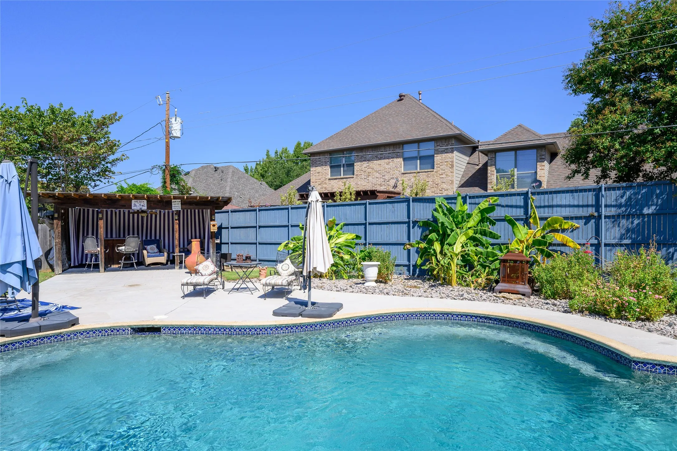 Single Family Residence For Sale in Tarrant County , 2906 River Crest Street, Grapevine, Texas 76051, 3 Bedroom, 2 Bathroom, 2 Garage spaces, 2,347 Sqft, built in 1985, mls#21373337, Real Estate Agent in Grapevine, Homes For Sale in Tarrant county, Homes For Sale in Grapevine, Realtor in Grapevine Texas, Real Estate Brokerage Independent Realty Texas, Luminita Cordes Realtor