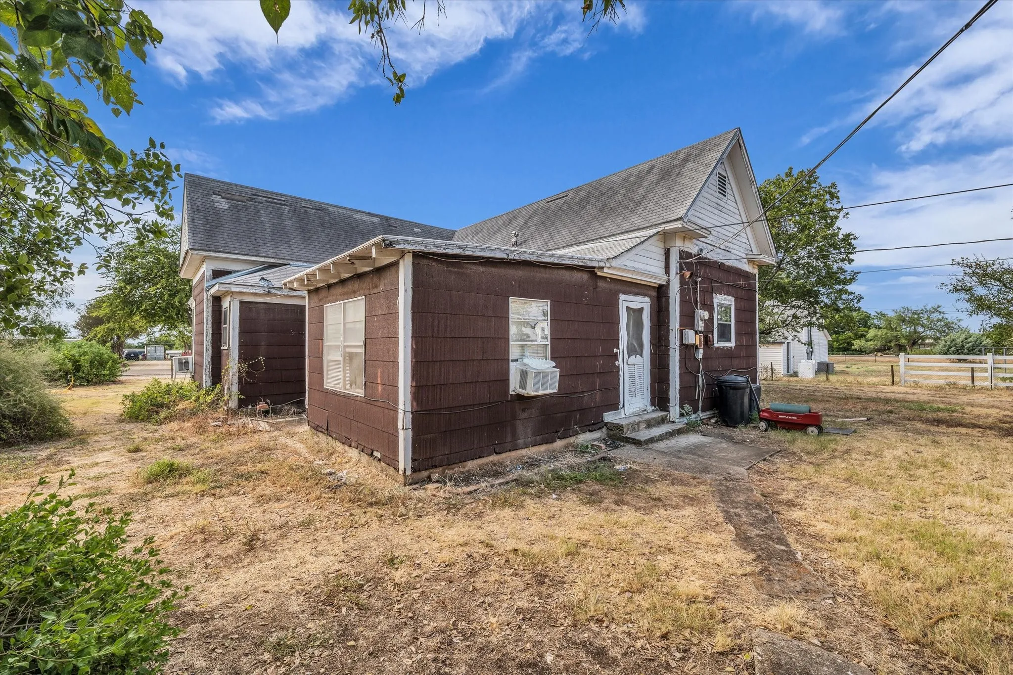 Single Family Residence For Sale in Mc Lennan County , 147 Illinois Avenue, China Spring, Texas 76633, 3 Bedroom, 1 Bathroom, Garage spaces, 1,481 Sqft, built in 1930, mls#21373508, Real Estate Agent in China Spring, Homes For Sale in Mc Lennan county, Homes For Sale in China Spring, Realtor in China Spring Texas, Real Estate Brokerage Independent Realty Texas, Luminita Cordes Realtor