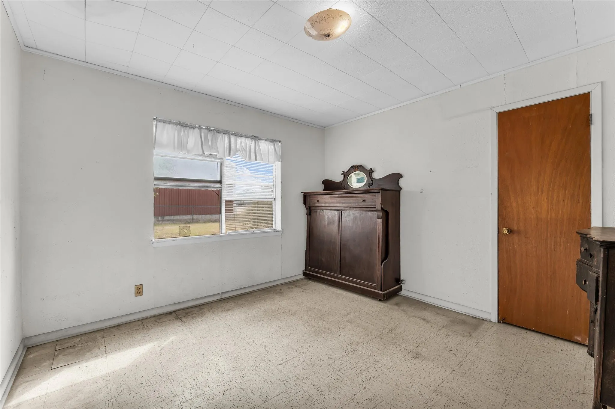Single Family Residence For Sale in Mc Lennan County , 147 Illinois Avenue, China Spring, Texas 76633, 3 Bedroom, 1 Bathroom, Garage spaces, 1,481 Sqft, built in 1930, mls#21373508, Real Estate Agent in China Spring, Homes For Sale in Mc Lennan county, Homes For Sale in China Spring, Realtor in China Spring Texas, Real Estate Brokerage Independent Realty Texas, Luminita Cordes Realtor