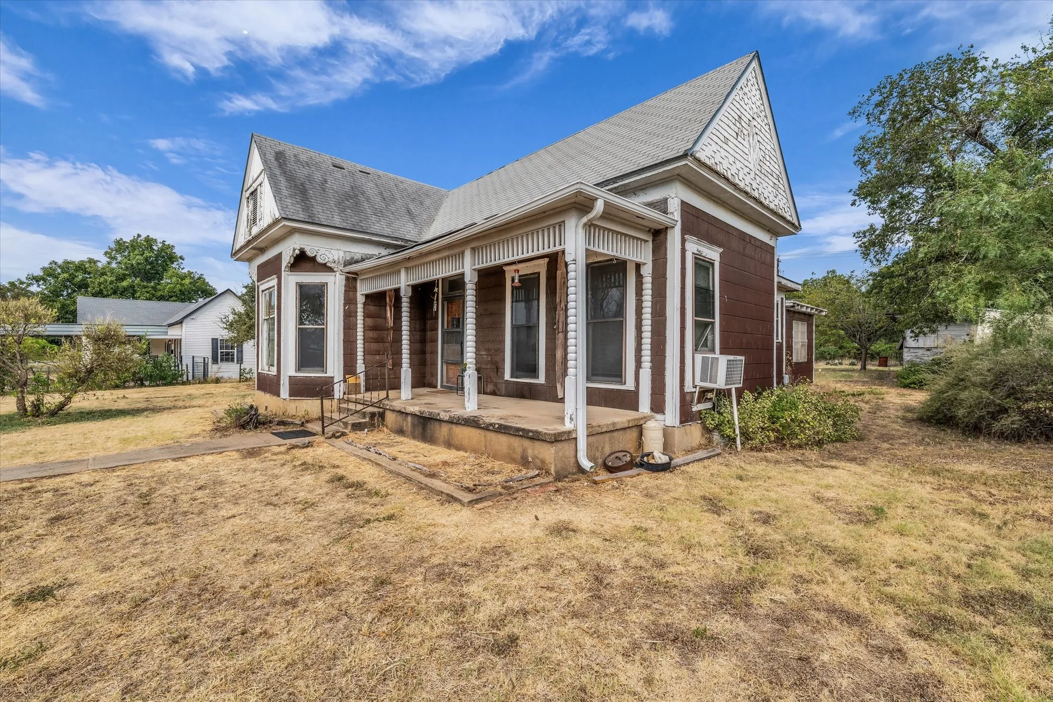 Single Family Residence For Sale in Mc Lennan County , 147 Illinois Avenue, China Spring, Texas 76633, 3 Bedroom, 1 Bathroom, Garage spaces, 1,481 Sqft, built in 1930, mls#21373508, Real Estate Agent in China Spring, Homes For Sale in Mc Lennan county, Homes For Sale in China Spring, Realtor in China Spring Texas, Real Estate Brokerage Independent Realty Texas, Luminita Cordes Realtor