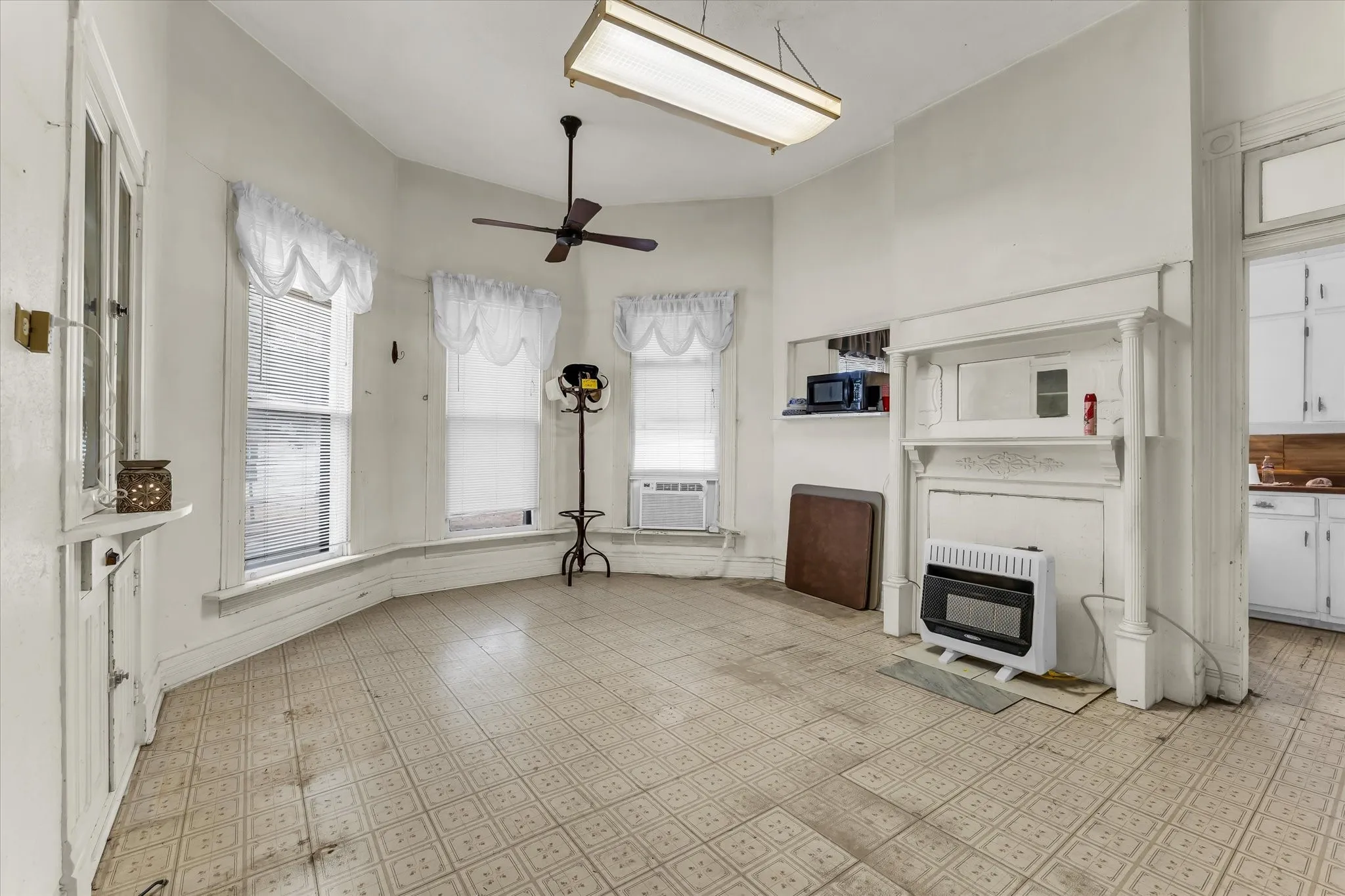 Single Family Residence For Sale in Mc Lennan County , 147 Illinois Avenue, China Spring, Texas 76633, 3 Bedroom, 1 Bathroom, Garage spaces, 1,481 Sqft, built in 1930, mls#21373508, Real Estate Agent in China Spring, Homes For Sale in Mc Lennan county, Homes For Sale in China Spring, Realtor in China Spring Texas, Real Estate Brokerage Independent Realty Texas, Luminita Cordes Realtor