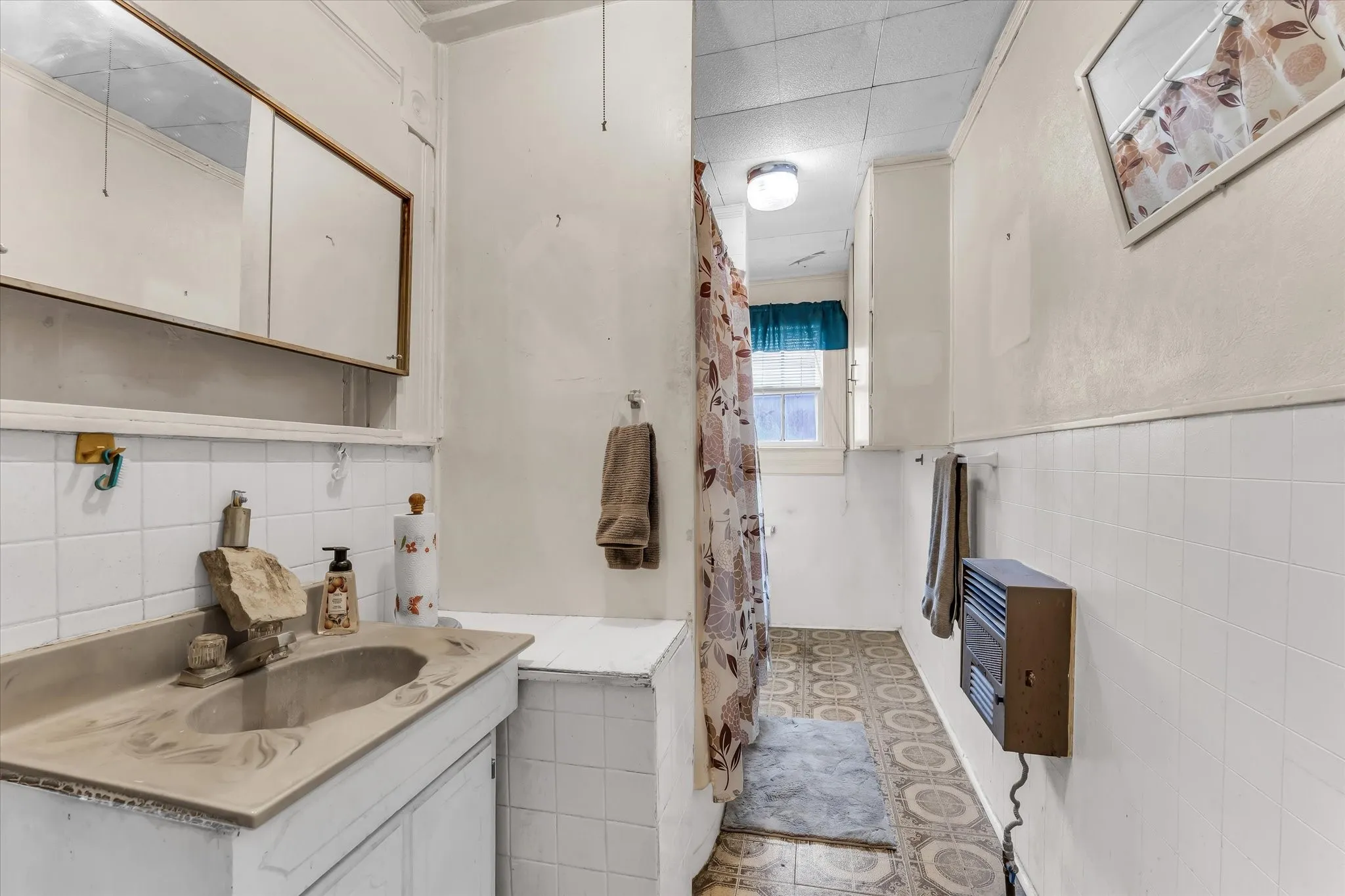 Single Family Residence For Sale in Mc Lennan County , 147 Illinois Avenue, China Spring, Texas 76633, 3 Bedroom, 1 Bathroom, Garage spaces, 1,481 Sqft, built in 1930, mls#21373508, Real Estate Agent in China Spring, Homes For Sale in Mc Lennan county, Homes For Sale in China Spring, Realtor in China Spring Texas, Real Estate Brokerage Independent Realty Texas, Luminita Cordes Realtor