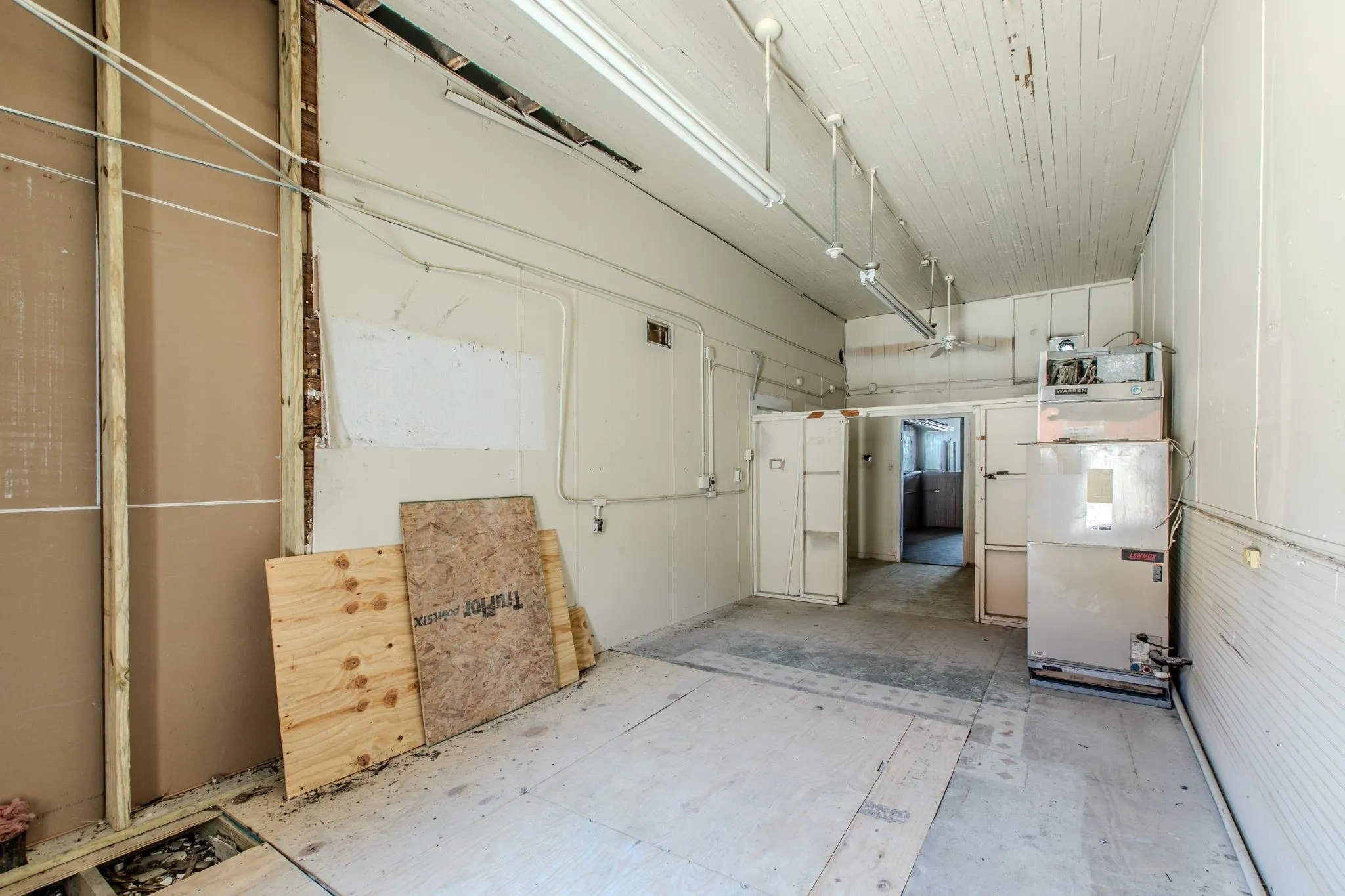 Retail For Sale in Mc Lennan County , 221 S Main Street, Mc Gregor, Texas 76657, 0, 0, Garage spaces, 0 Sqft, built in 1905, mls#21373550, Real Estate Agent in Mc Gregor, Homes For Sale in Mc Lennan county, Homes For Sale in Mc Gregor, Realtor in Mc Gregor Texas, Real Estate Brokerage Independent Realty Texas, Luminita Cordes Realtor