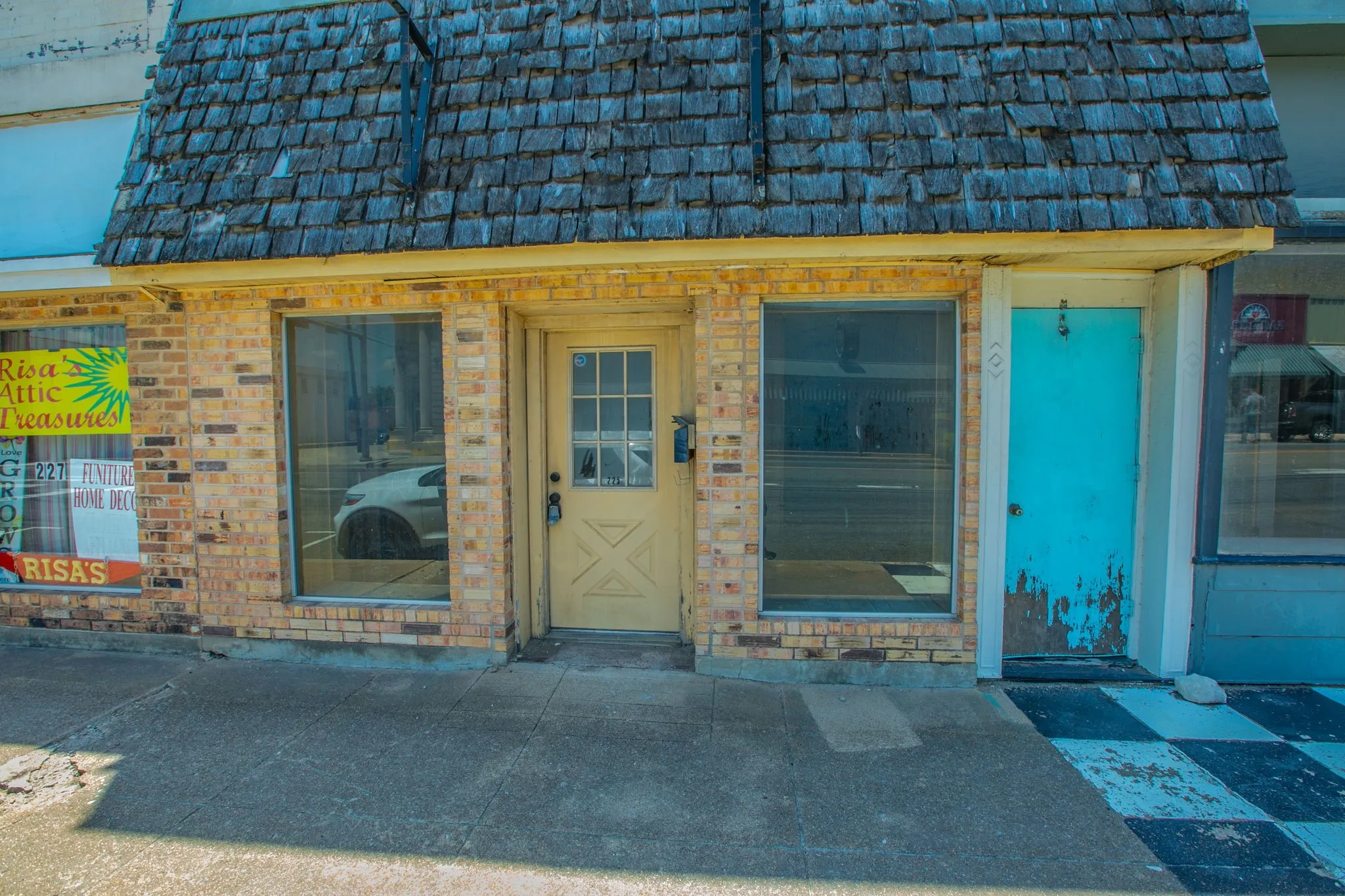 Retail For Sale in Mc Lennan County , 221 S Main Street, Mc Gregor, Texas 76657, 0, 0, Garage spaces, 0 Sqft, built in 1905, mls#21373550, Real Estate Agent in Mc Gregor, Homes For Sale in Mc Lennan county, Homes For Sale in Mc Gregor, Realtor in Mc Gregor Texas, Real Estate Brokerage Independent Realty Texas, Luminita Cordes Realtor