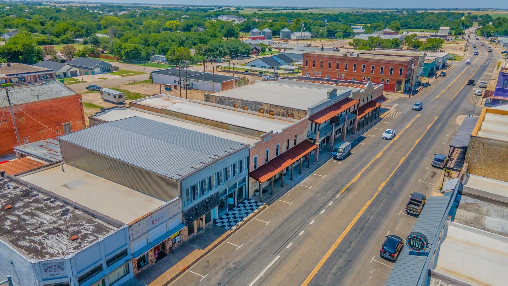 Retail For Sale in Mc Lennan County , 221 S Main Street, Mc Gregor, Texas 76657, 0, 0, Garage spaces, 0 Sqft, built in 1905, mls#21373550, Real Estate Agent in Mc Gregor, Homes For Sale in Mc Lennan county, Homes For Sale in Mc Gregor, Realtor in Mc Gregor Texas, Real Estate Brokerage Independent Realty Texas, Luminita Cordes Realtor