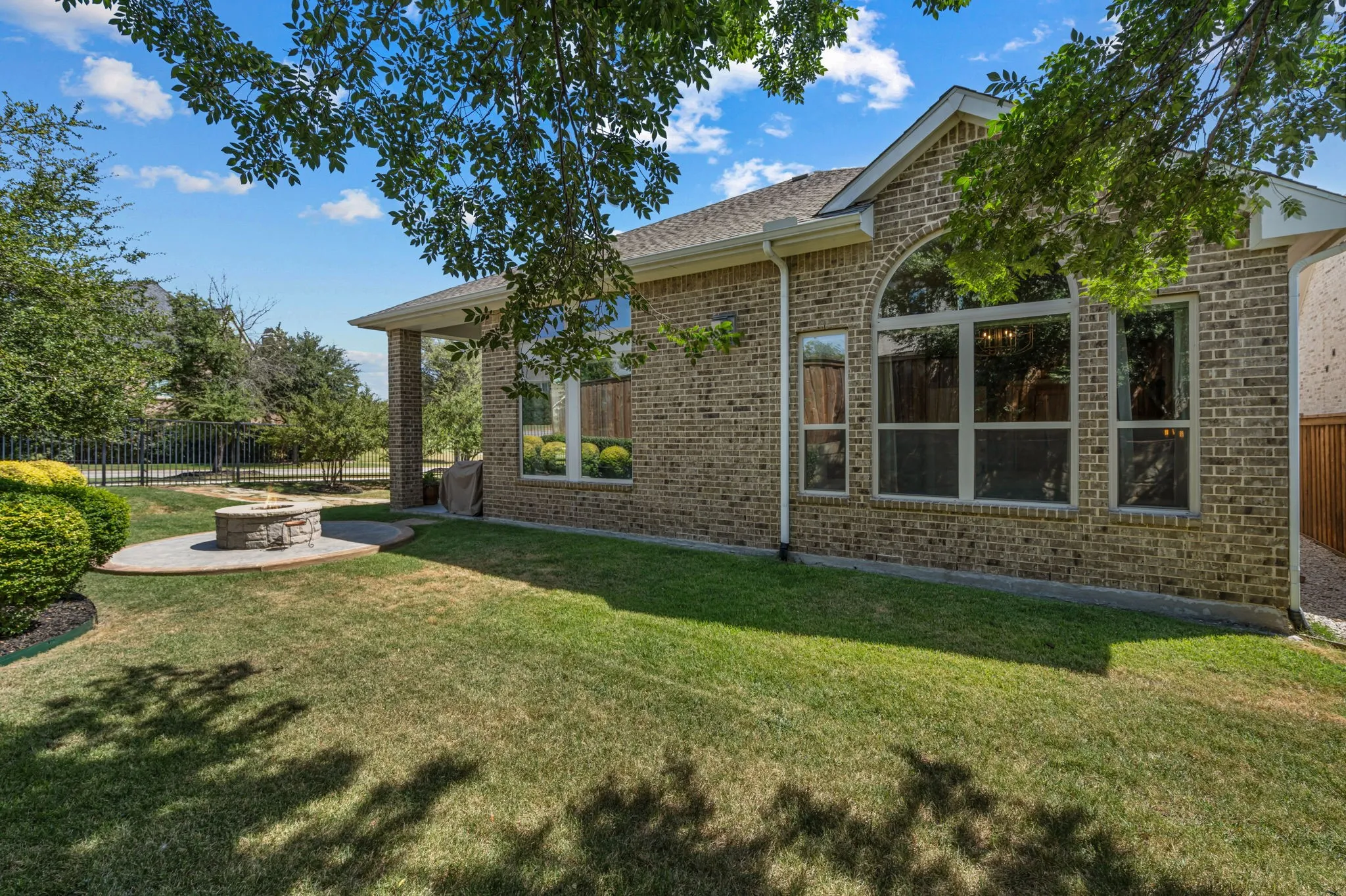 Single Family Residence For Sale in Parker County , 13713 Green Hook Road, Fort Worth, Texas 76008, 4 Bedroom, 3 Bathroom, 2 Garage spaces, 3,250 Sqft, built in 2017, mls#21371956, Real Estate Agent in Fort Worth, Homes For Sale in Parker county, Homes For Sale in Fort Worth, Realtor in Fort Worth Texas, Real Estate Brokerage Independent Realty Texas, Luminita Cordes Realtor