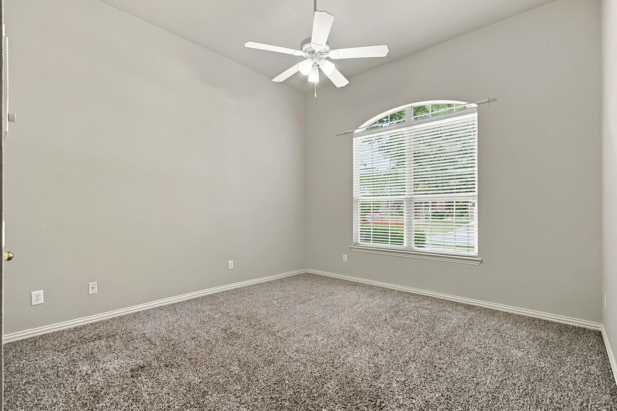 Single Family Residence For Rent in Collin County , 8609 Brook Hollow Drive, Mc Kinney, Texas 75072, 4 Bedroom, 3 Bathroom, 2 Garage spaces, 2,757 Sqft, built in 2002, mls#21372613, Real Estate Agent in Mc Kinney, Homes For Rent in Collin county, Homes For Rent in Mc Kinney, Realtor in Mc Kinney Texas, Real Estate Brokerage Independent Realty Texas, Luminita Cordes Realtor