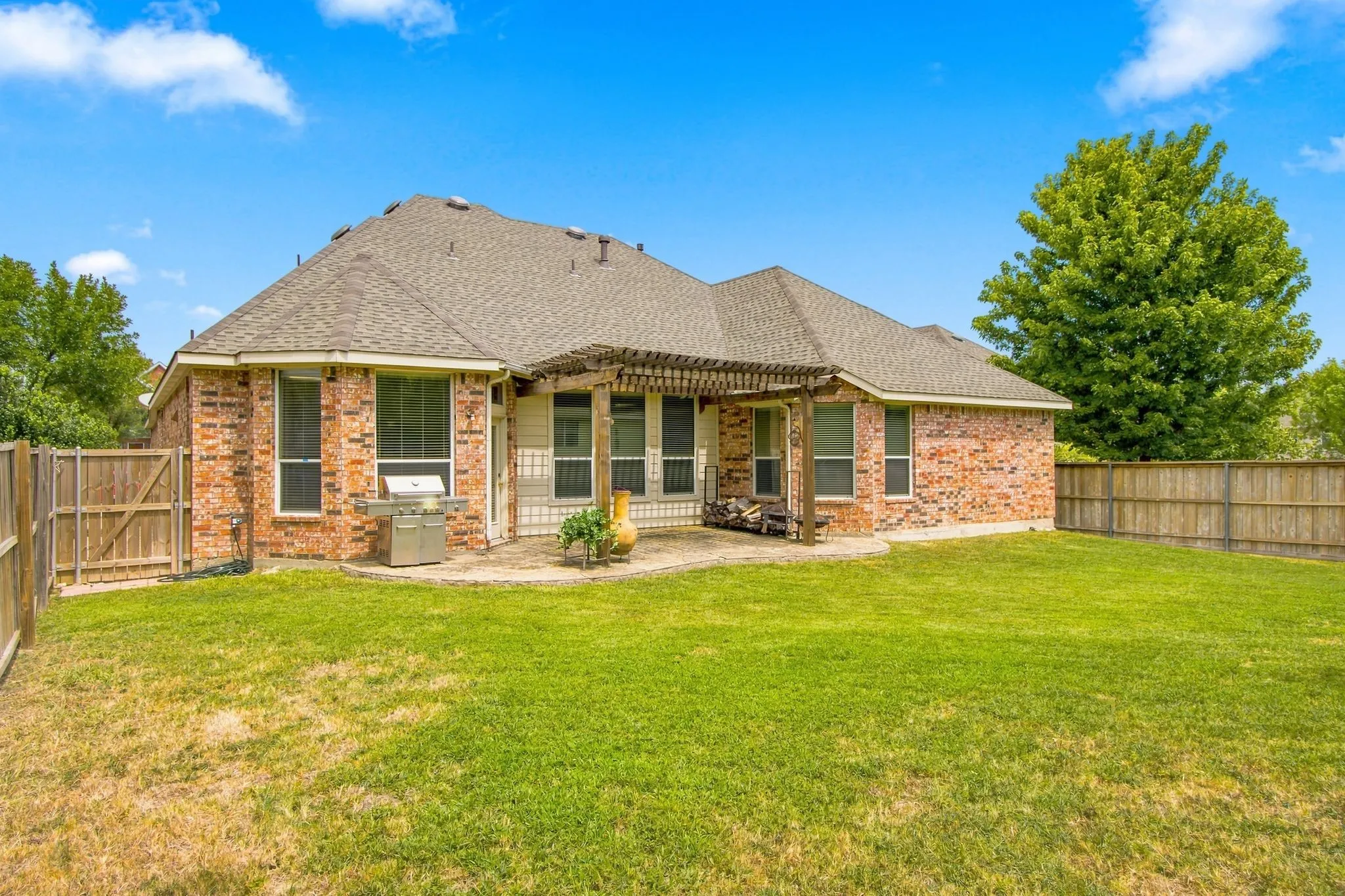 Single Family Residence For Rent in Collin County , 8609 Brook Hollow Drive, Mc Kinney, Texas 75072, 4 Bedroom, 3 Bathroom, 2 Garage spaces, 2,757 Sqft, built in 2002, mls#21372613, Real Estate Agent in Mc Kinney, Homes For Rent in Collin county, Homes For Rent in Mc Kinney, Realtor in Mc Kinney Texas, Real Estate Brokerage Independent Realty Texas, Luminita Cordes Realtor