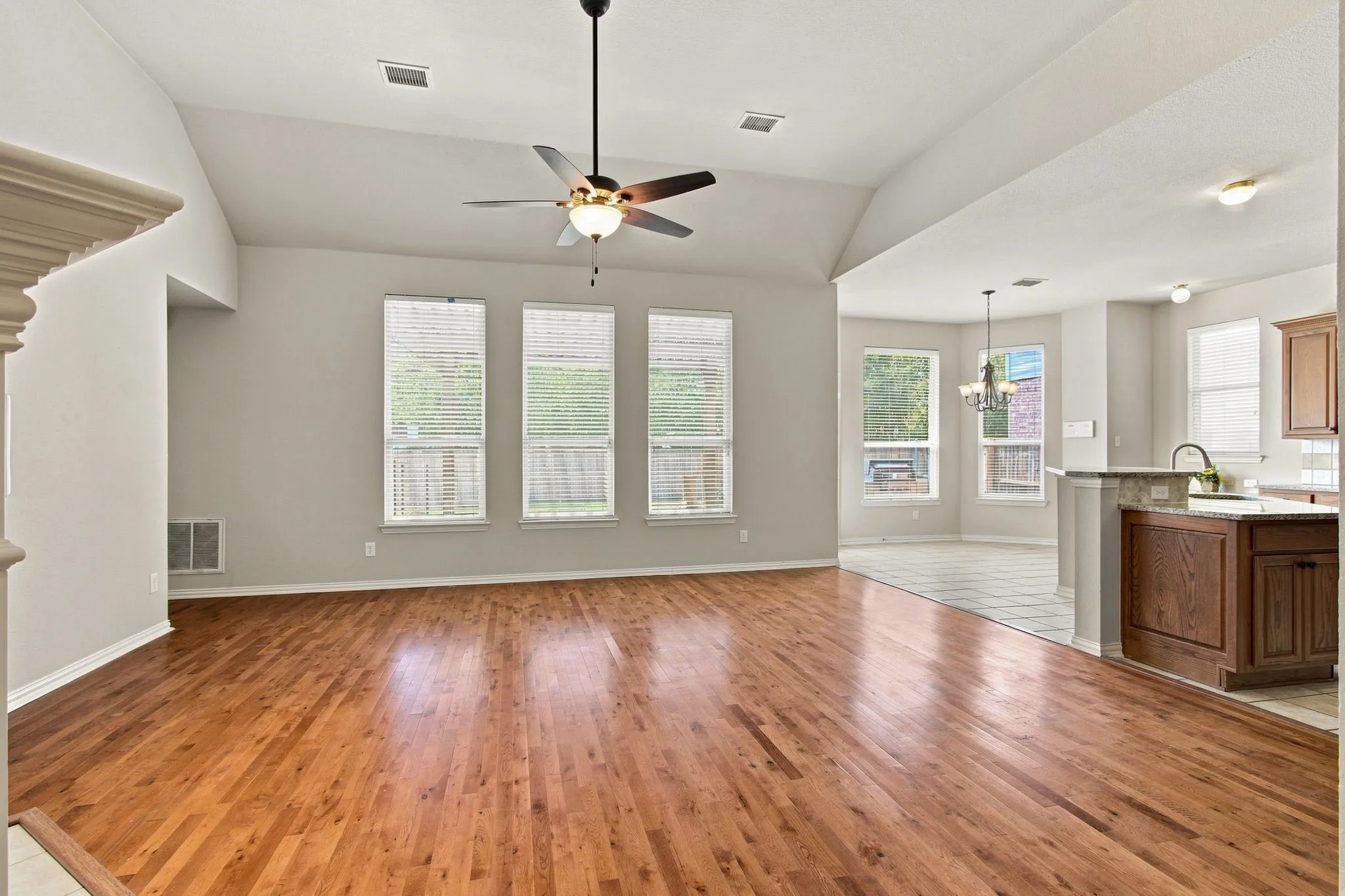 Single Family Residence For Rent in Collin County , 8609 Brook Hollow Drive, Mc Kinney, Texas 75072, 4 Bedroom, 3 Bathroom, 2 Garage spaces, 2,757 Sqft, built in 2002, mls#21372613, Real Estate Agent in Mc Kinney, Homes For Rent in Collin county, Homes For Rent in Mc Kinney, Realtor in Mc Kinney Texas, Real Estate Brokerage Independent Realty Texas, Luminita Cordes Realtor