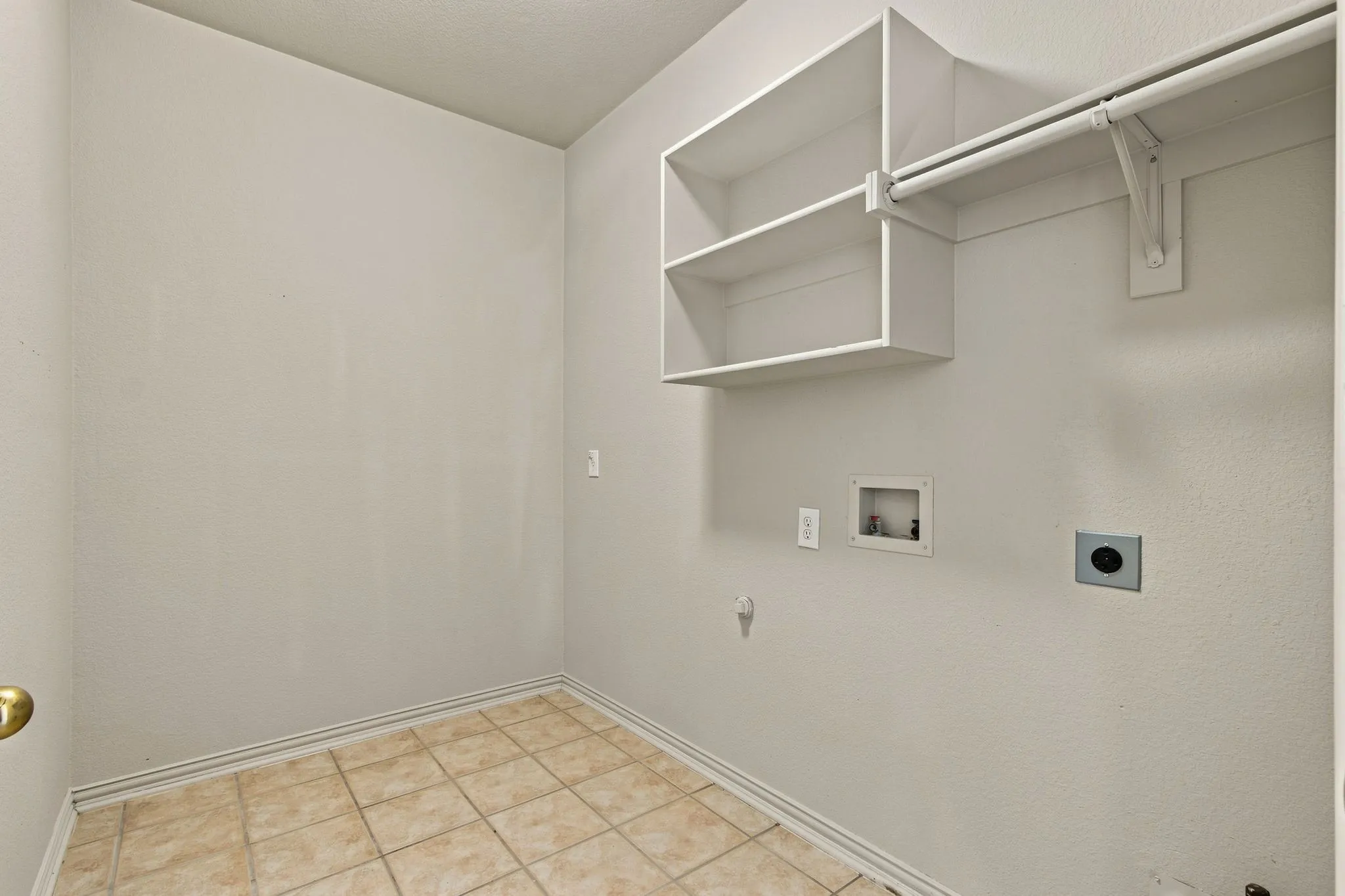 Single Family Residence For Rent in Collin County , 8609 Brook Hollow Drive, Mc Kinney, Texas 75072, 4 Bedroom, 3 Bathroom, 2 Garage spaces, 2,757 Sqft, built in 2002, mls#21372613, Real Estate Agent in Mc Kinney, Homes For Rent in Collin county, Homes For Rent in Mc Kinney, Realtor in Mc Kinney Texas, Real Estate Brokerage Independent Realty Texas, Luminita Cordes Realtor