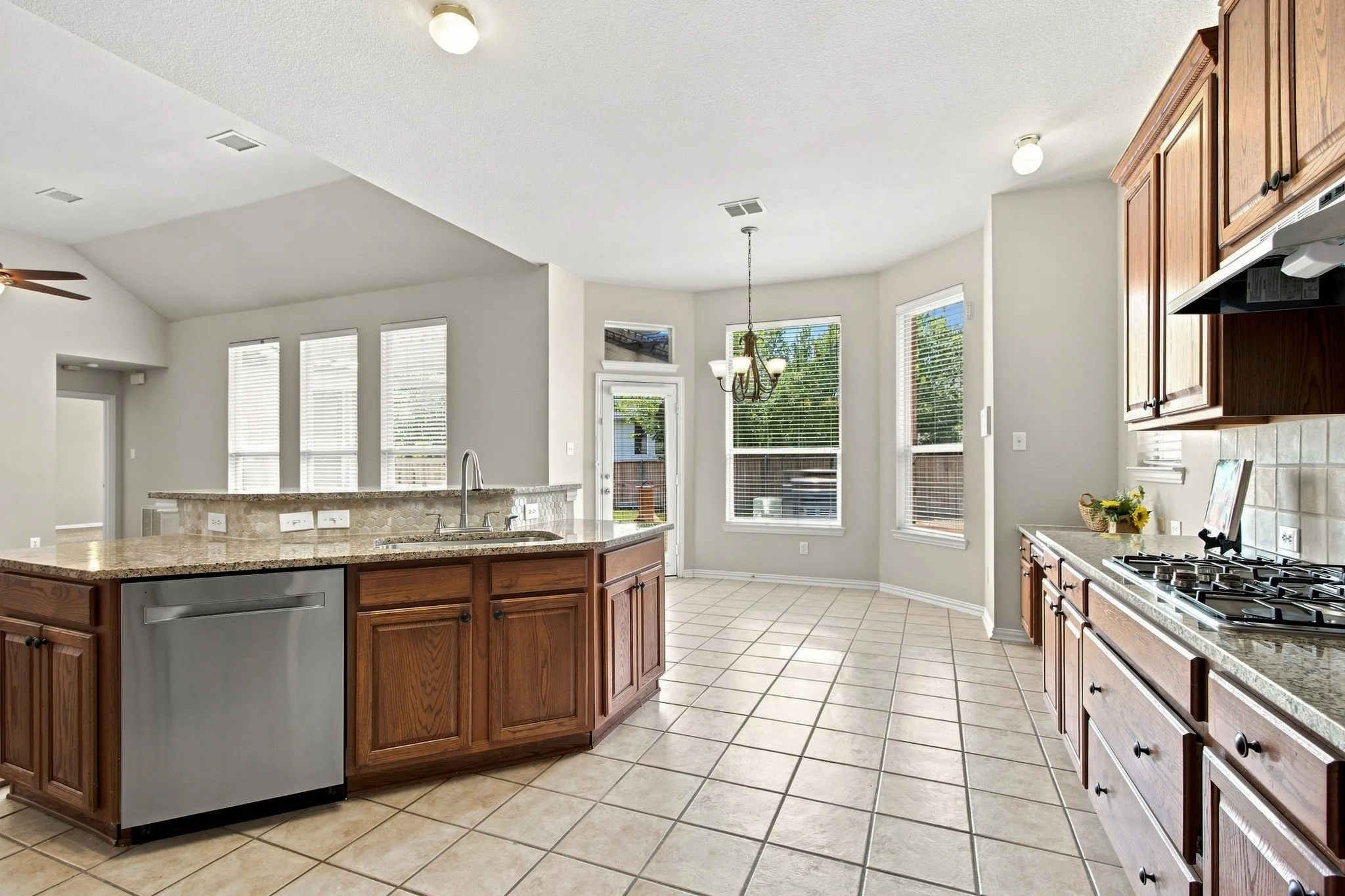 Single Family Residence For Rent in Collin County , 8609 Brook Hollow Drive, Mc Kinney, Texas 75072, 4 Bedroom, 3 Bathroom, 2 Garage spaces, 2,757 Sqft, built in 2002, mls#21372613, Real Estate Agent in Mc Kinney, Homes For Rent in Collin county, Homes For Rent in Mc Kinney, Realtor in Mc Kinney Texas, Real Estate Brokerage Independent Realty Texas, Luminita Cordes Realtor
