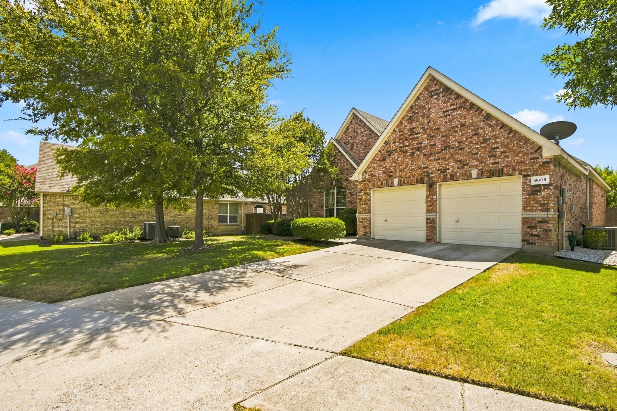 Single Family Residence For Rent in Collin County , 8609 Brook Hollow Drive, Mc Kinney, Texas 75072, 4 Bedroom, 3 Bathroom, 2 Garage spaces, 2,757 Sqft, built in 2002, mls#21372613, Real Estate Agent in Mc Kinney, Homes For Rent in Collin county, Homes For Rent in Mc Kinney, Realtor in Mc Kinney Texas, Real Estate Brokerage Independent Realty Texas, Luminita Cordes Realtor