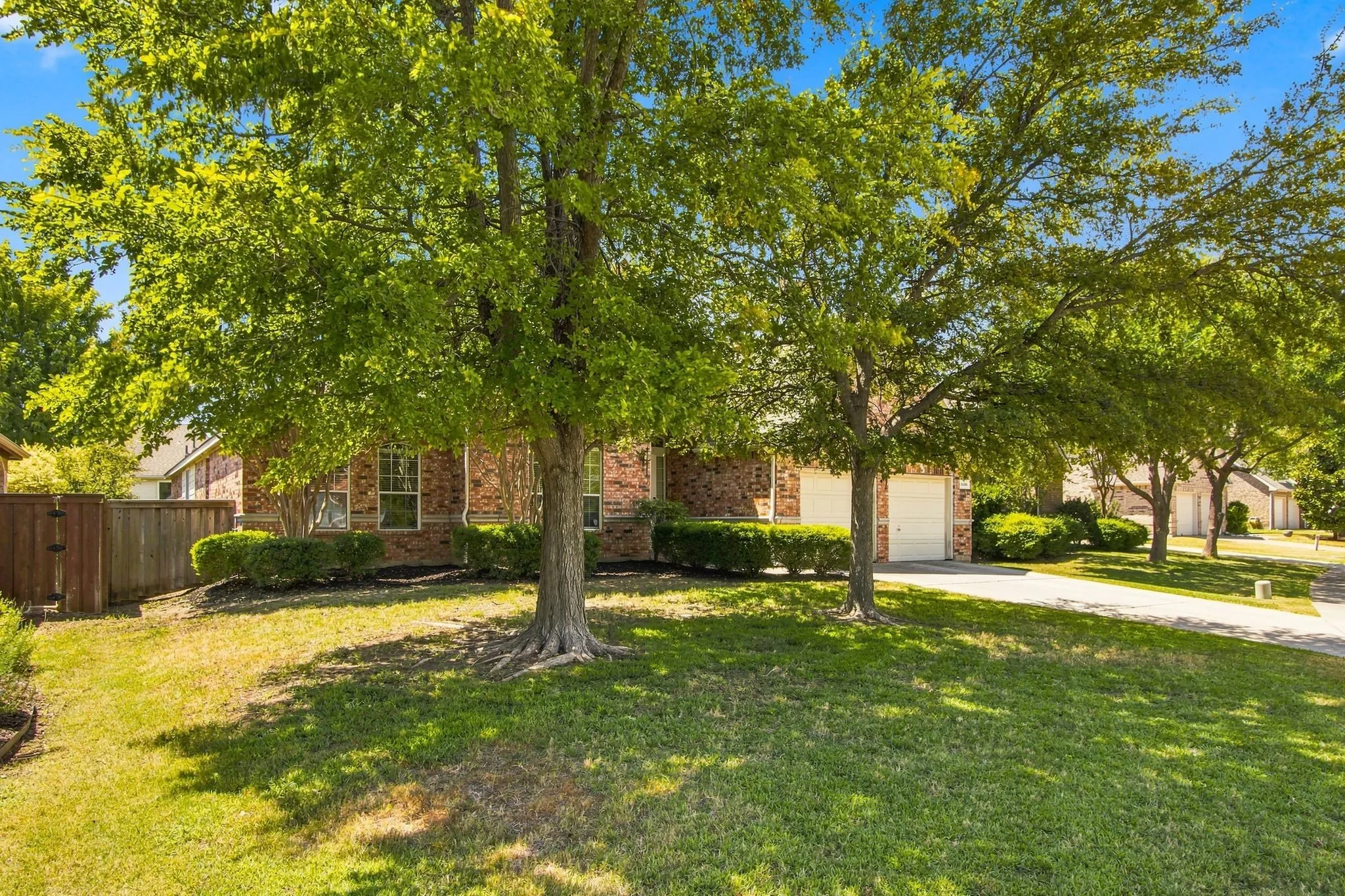 Single Family Residence For Rent in Collin County , 8609 Brook Hollow Drive, Mc Kinney, Texas 75072, 4 Bedroom, 3 Bathroom, 2 Garage spaces, 2,757 Sqft, built in 2002, mls#21372613, Real Estate Agent in Mc Kinney, Homes For Rent in Collin county, Homes For Rent in Mc Kinney, Realtor in Mc Kinney Texas, Real Estate Brokerage Independent Realty Texas, Luminita Cordes Realtor