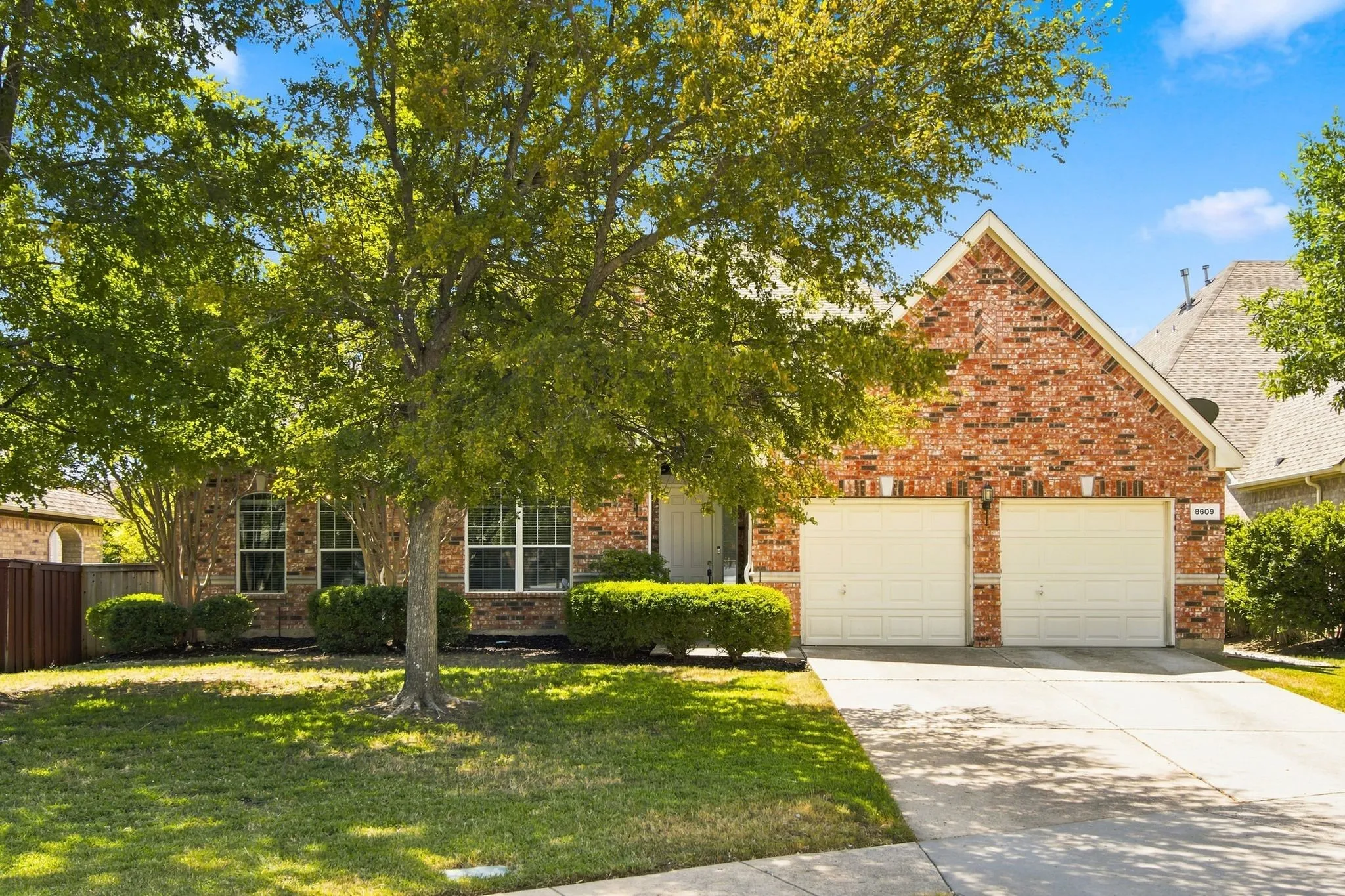 Single Family Residence For Rent in Collin County , 8609 Brook Hollow Drive, Mc Kinney, Texas 75072, 4 Bedroom, 3 Bathroom, 2 Garage spaces, 2,757 Sqft, built in 2002, mls#21372613, Real Estate Agent in Mc Kinney, Homes For Rent in Collin county, Homes For Rent in Mc Kinney, Realtor in Mc Kinney Texas, Real Estate Brokerage Independent Realty Texas, Luminita Cordes Realtor