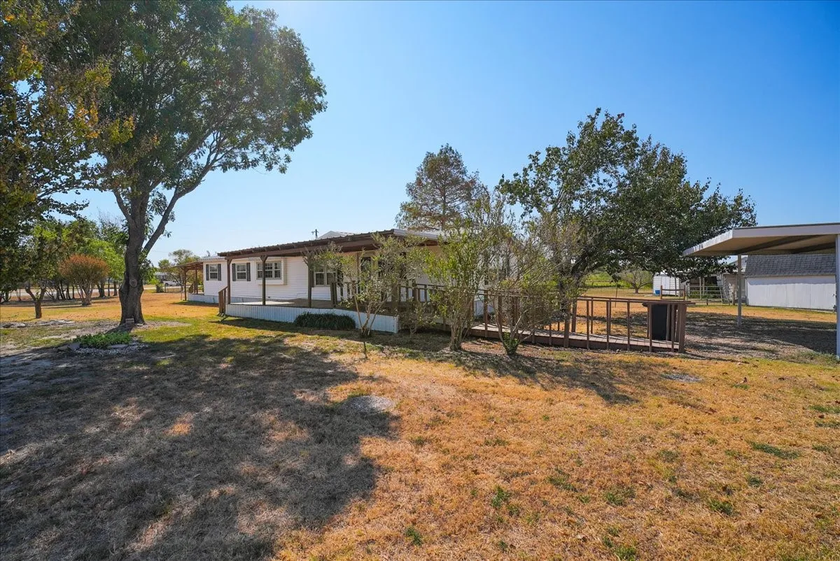 Mobile Home For Sale in Kaufman County , 1453 Joyce Road, Kaufman, Texas 75142, 3 Bedroom, 2 Bathroom, Garage spaces, 1,960 Sqft, built in 1986, mls#21373555, Real Estate Agent in Kaufman, Homes For Sale in Kaufman county, Homes For Sale in Kaufman, Realtor in Kaufman Texas, Real Estate Brokerage Independent Realty Texas, Luminita Cordes Realtor