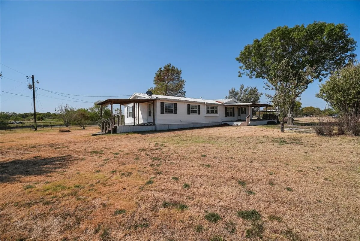 Mobile Home For Sale in Kaufman County , 1453 Joyce Road, Kaufman, Texas 75142, 3 Bedroom, 2 Bathroom, Garage spaces, 1,960 Sqft, built in 1986, mls#21373555, Real Estate Agent in Kaufman, Homes For Sale in Kaufman county, Homes For Sale in Kaufman, Realtor in Kaufman Texas, Real Estate Brokerage Independent Realty Texas, Luminita Cordes Realtor