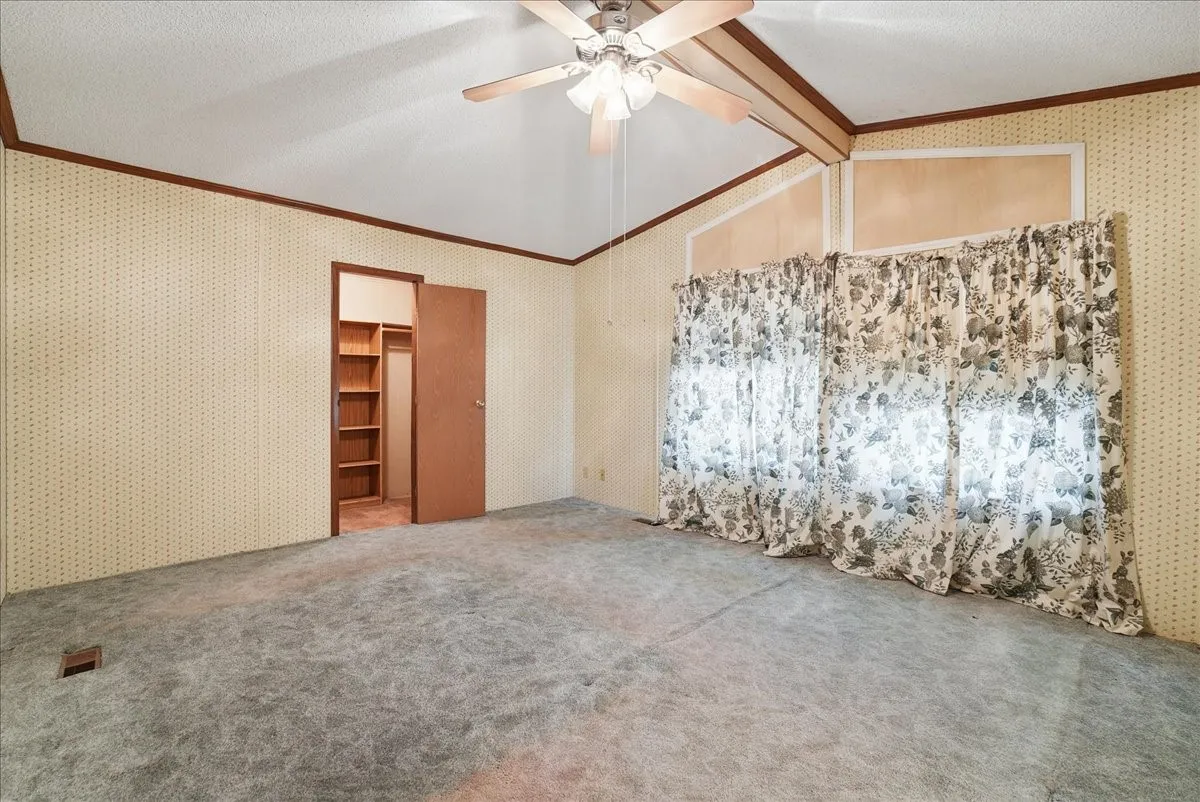 Mobile Home For Sale in Kaufman County , 1453 Joyce Road, Kaufman, Texas 75142, 3 Bedroom, 2 Bathroom, Garage spaces, 1,960 Sqft, built in 1986, mls#21373555, Real Estate Agent in Kaufman, Homes For Sale in Kaufman county, Homes For Sale in Kaufman, Realtor in Kaufman Texas, Real Estate Brokerage Independent Realty Texas, Luminita Cordes Realtor