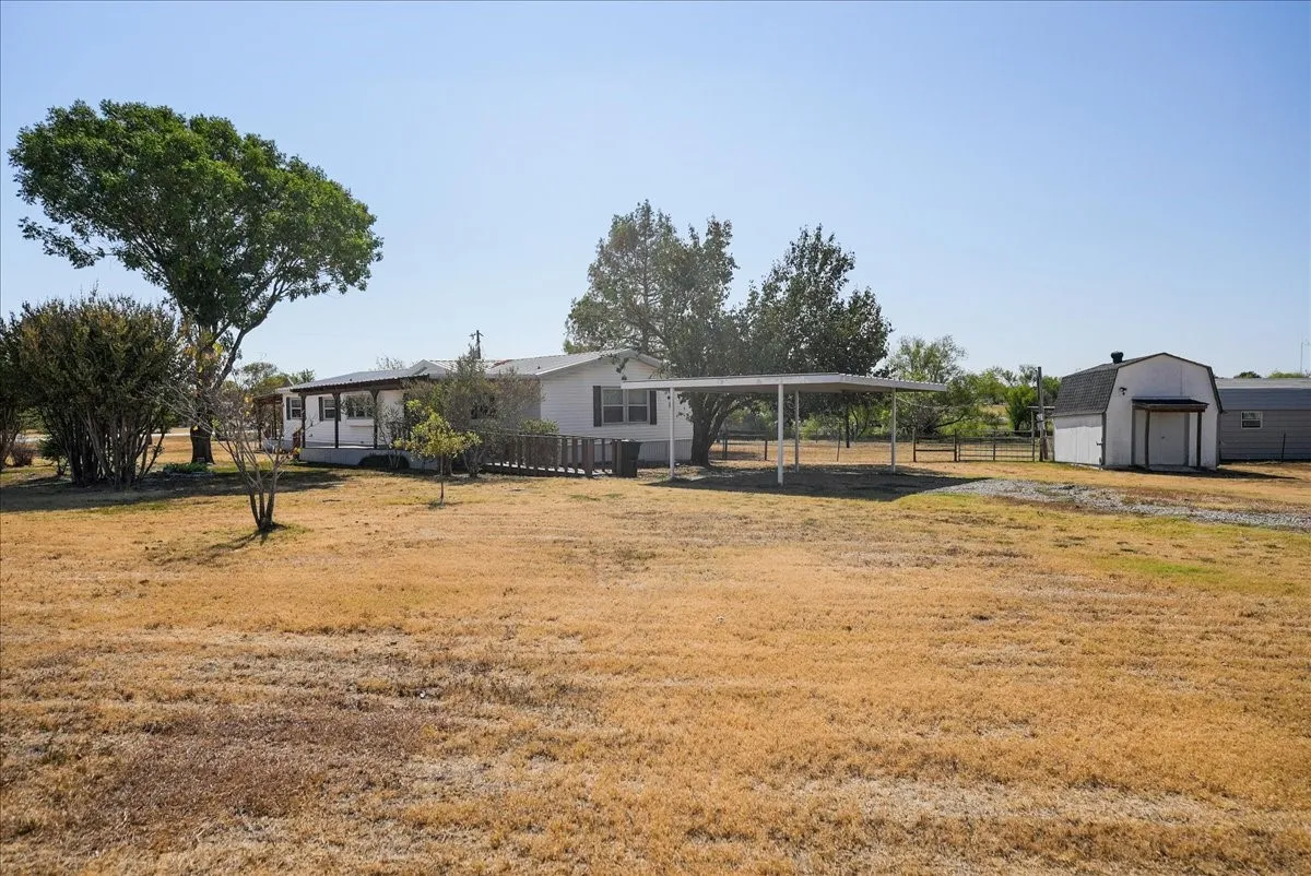 Mobile Home For Sale in Kaufman County , 1453 Joyce Road, Kaufman, Texas 75142, 3 Bedroom, 2 Bathroom, Garage spaces, 1,960 Sqft, built in 1986, mls#21373555, Real Estate Agent in Kaufman, Homes For Sale in Kaufman county, Homes For Sale in Kaufman, Realtor in Kaufman Texas, Real Estate Brokerage Independent Realty Texas, Luminita Cordes Realtor